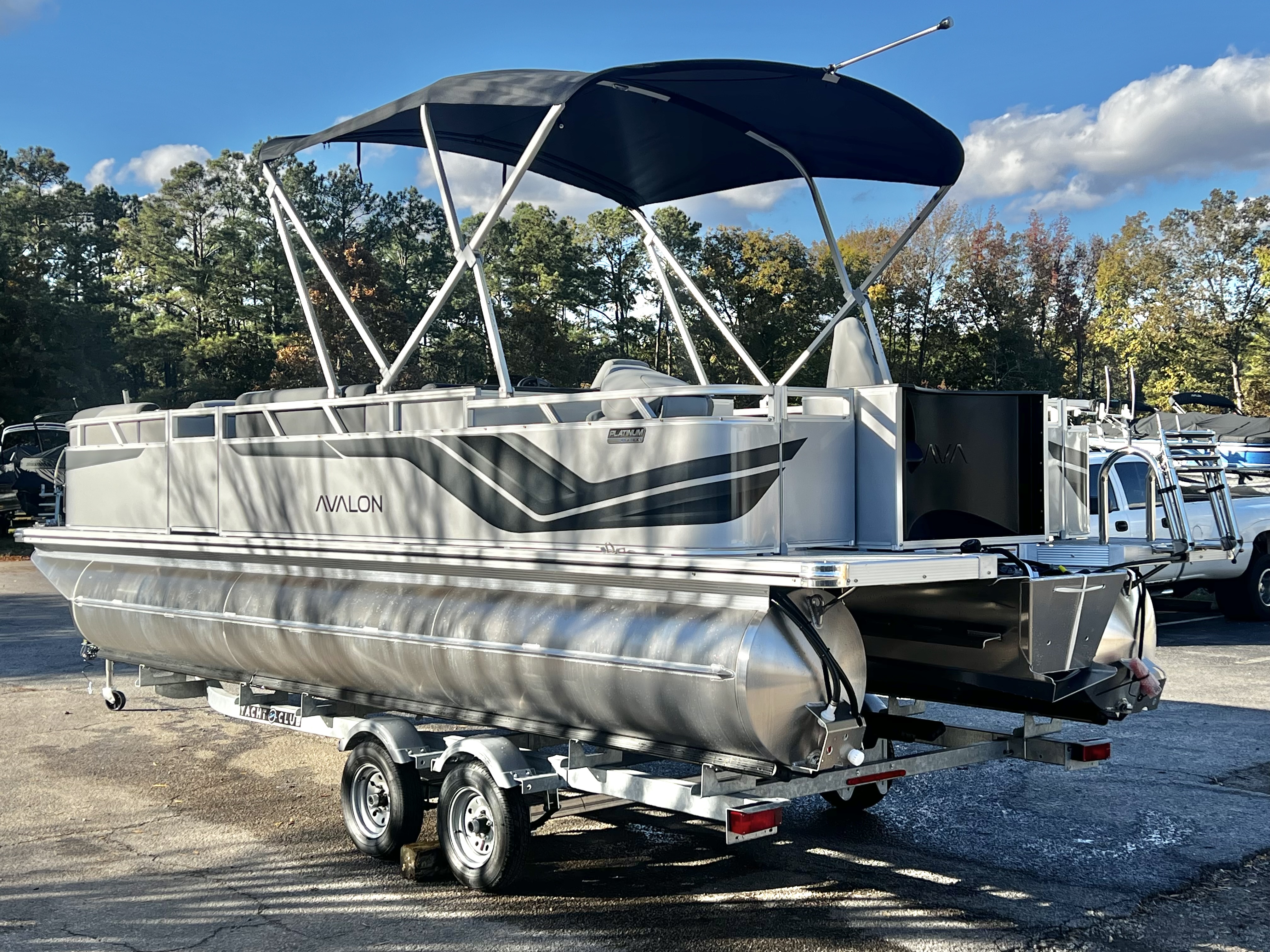 2026 Avalon Venture 85 23' Rear Fish - IN STOCK