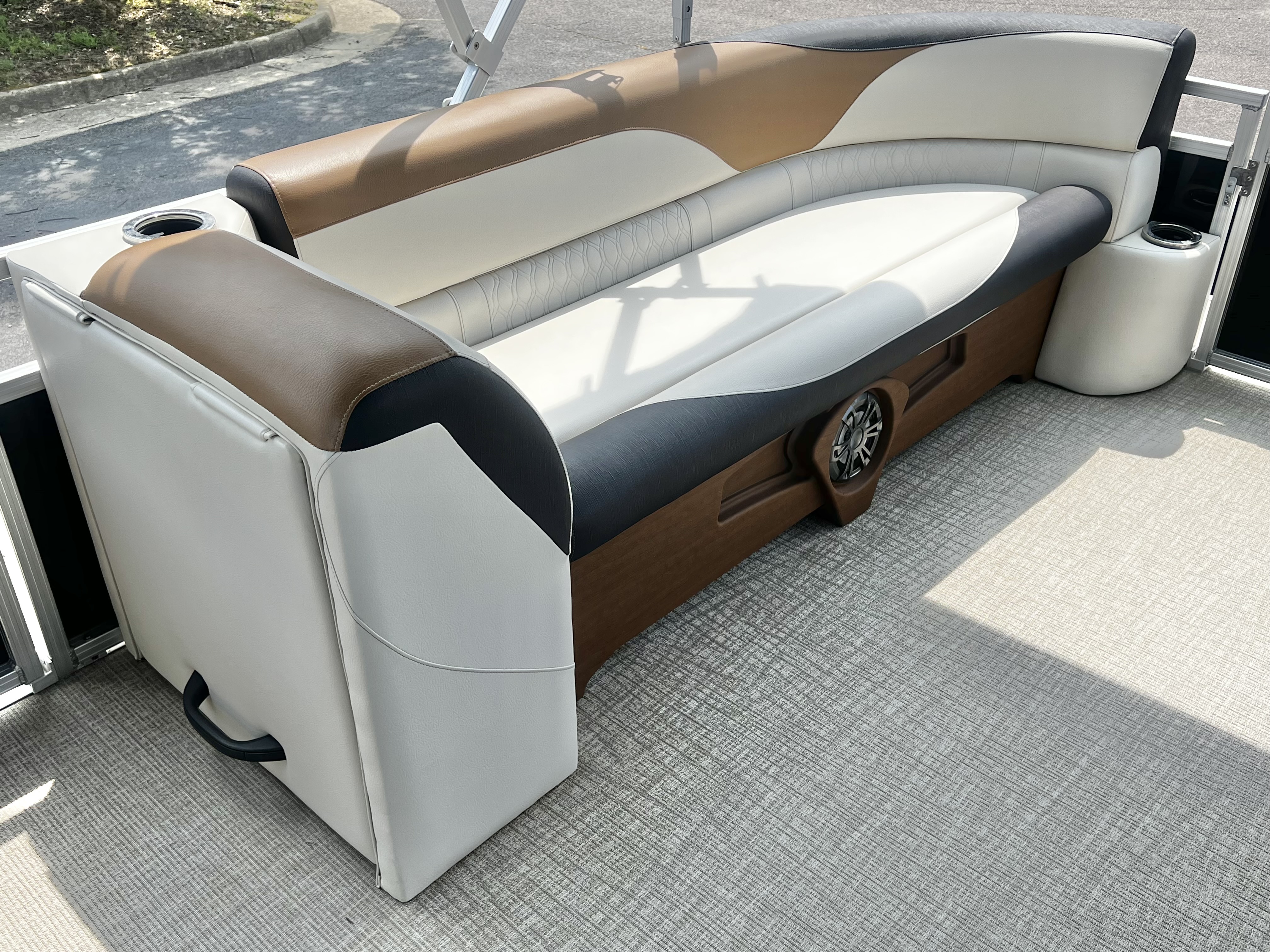 Used 2023 Avalon Venture 85 25' Quad Lounge