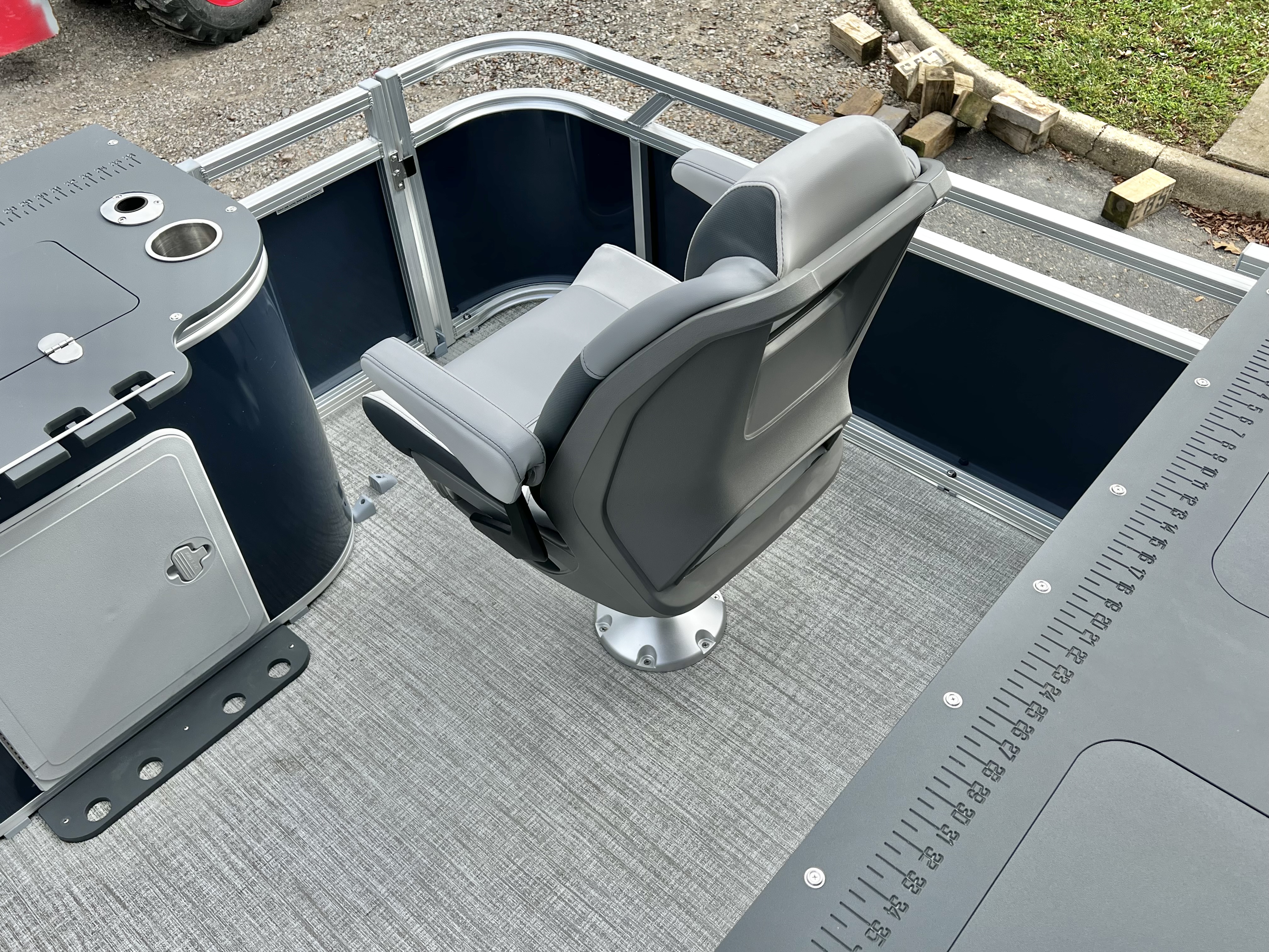 2026 Avalon Venture 85 25' Rear Fish Triple-Toon - IN STOCK