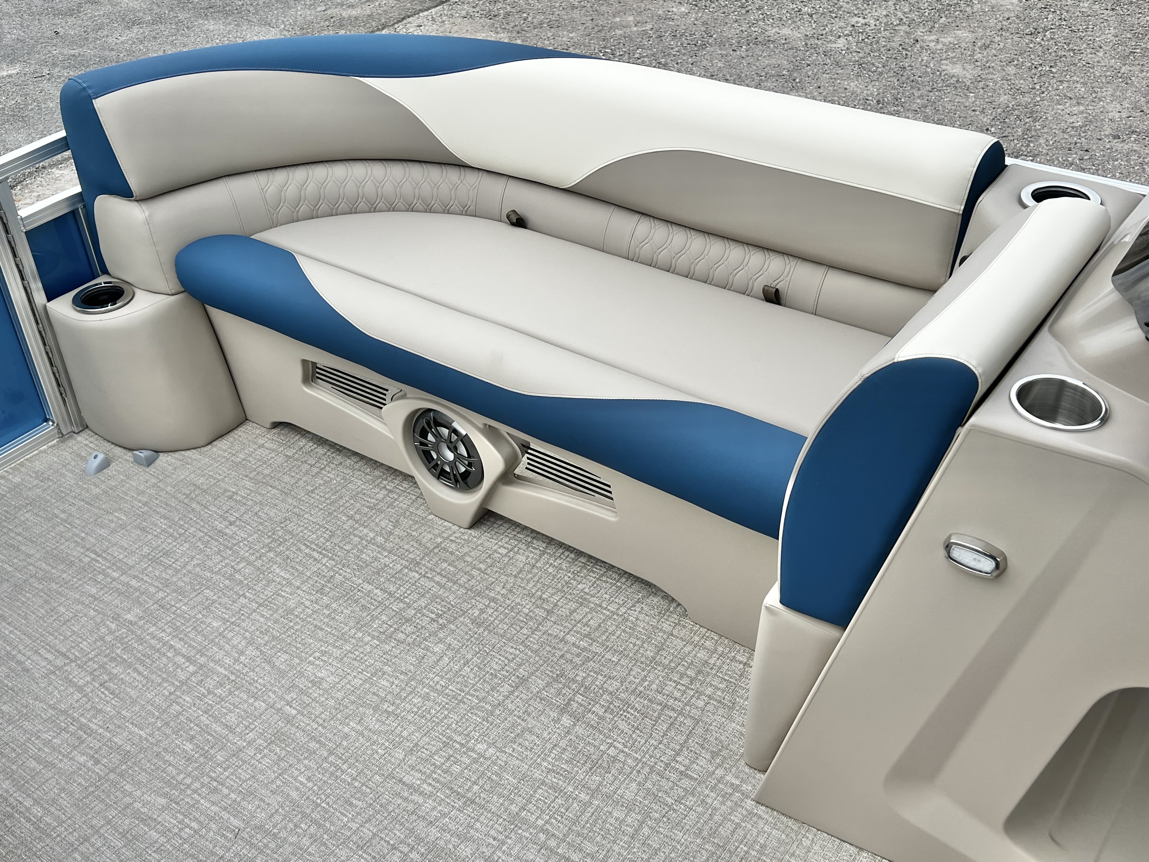 2027 Avalon Venture 85 23' Versatile Rear Bench Triple-Toon
