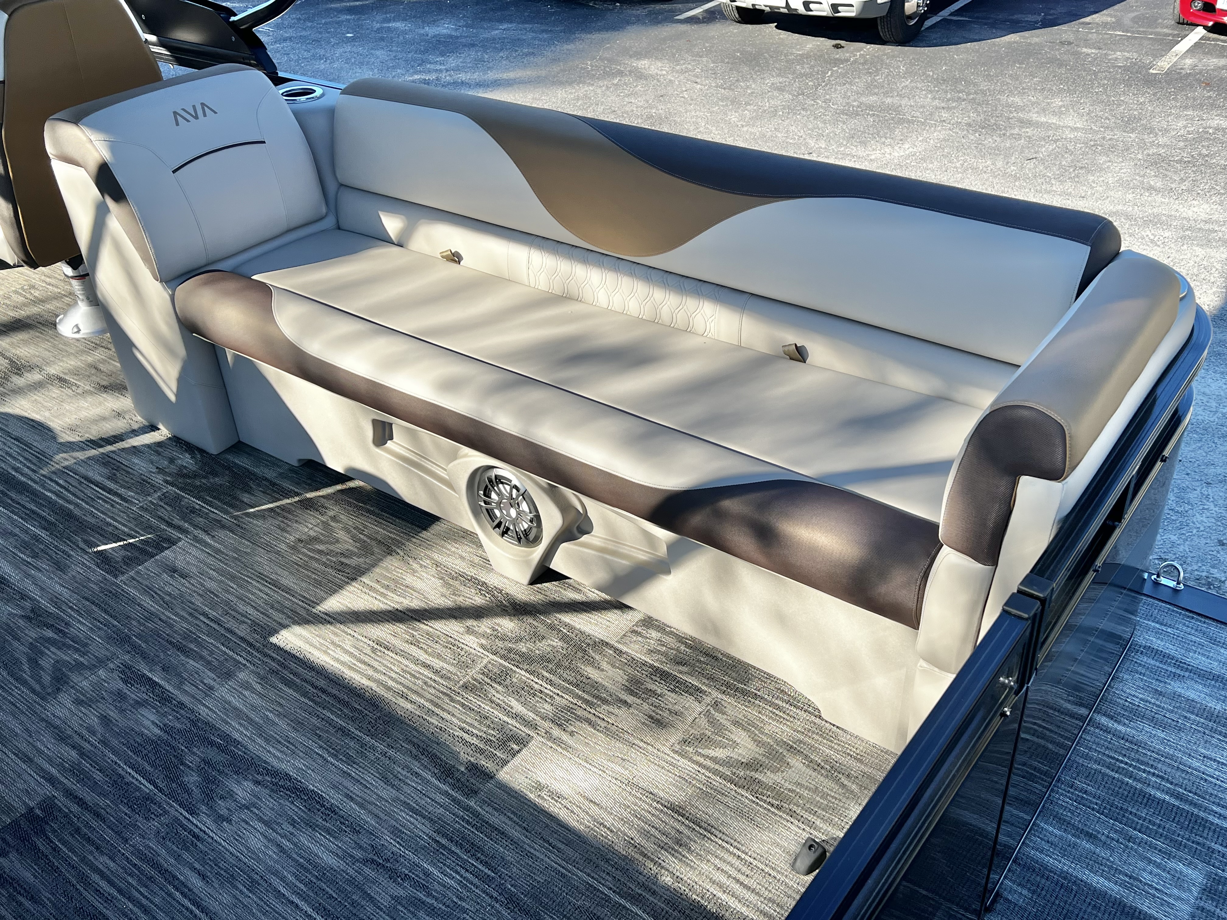 2026 Avalon Venture 85 25' Quad Lounge Triple-Toon - IN STOCK