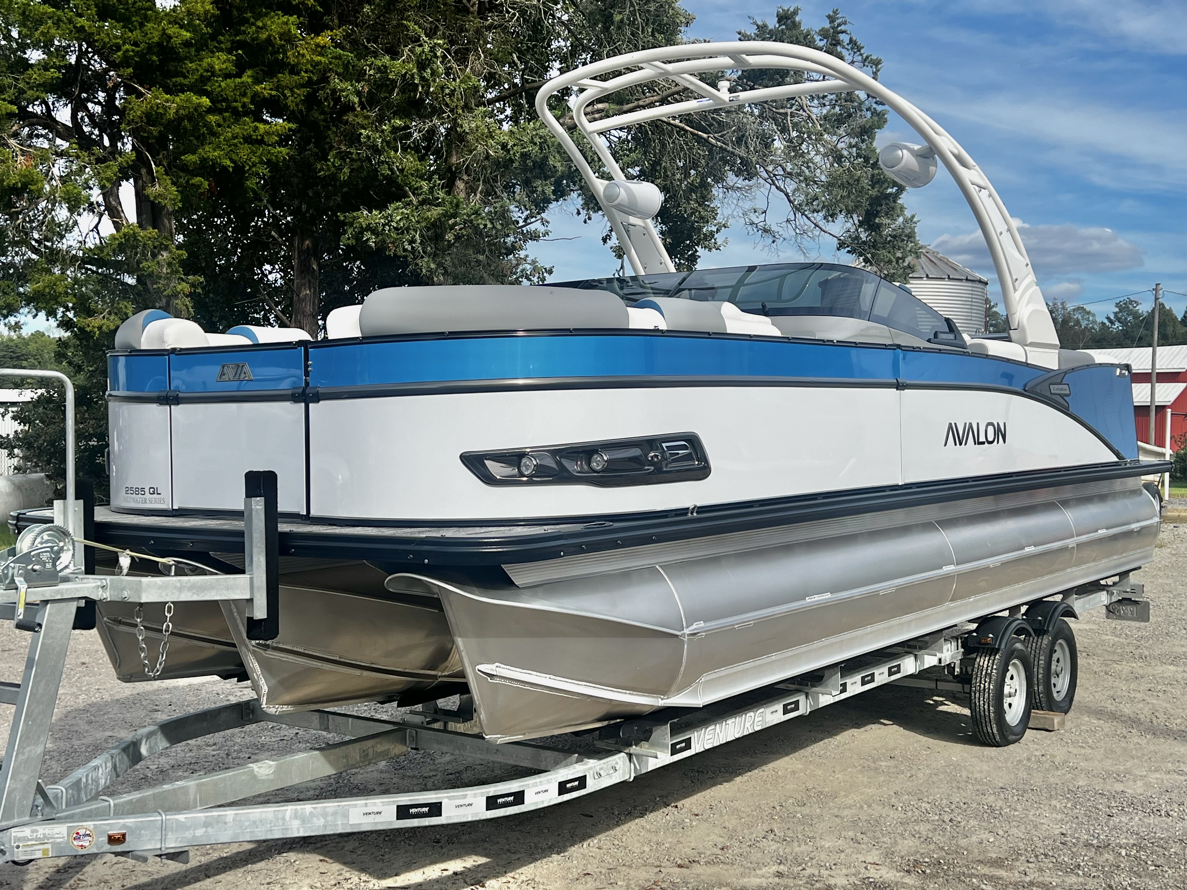 2026 Avalon Catalina 25' Quad Lounge Windshield Triple-Toon - IN STOCK