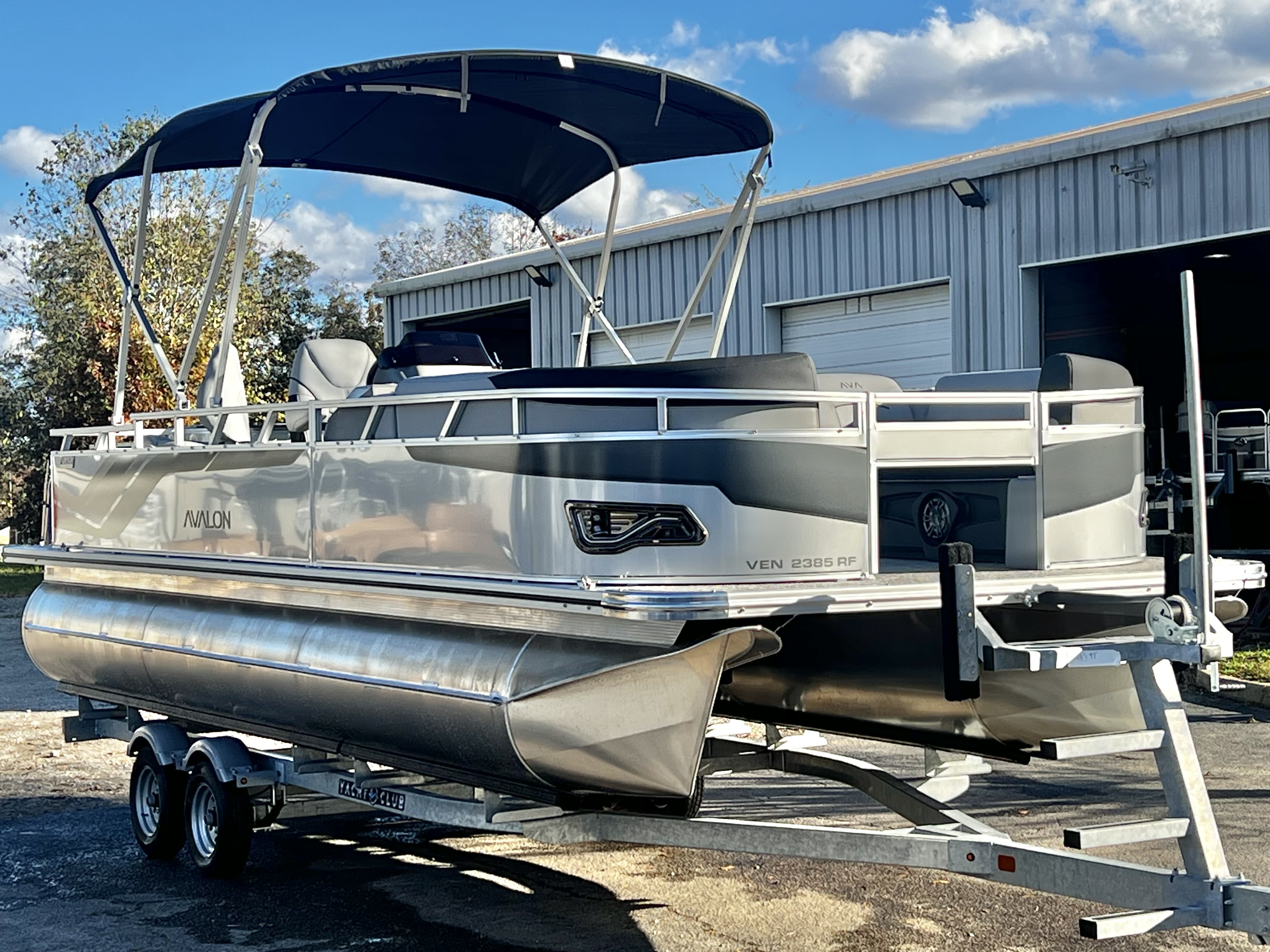 2026 Avalon Venture 85 23' Rear Fish - IN STOCK