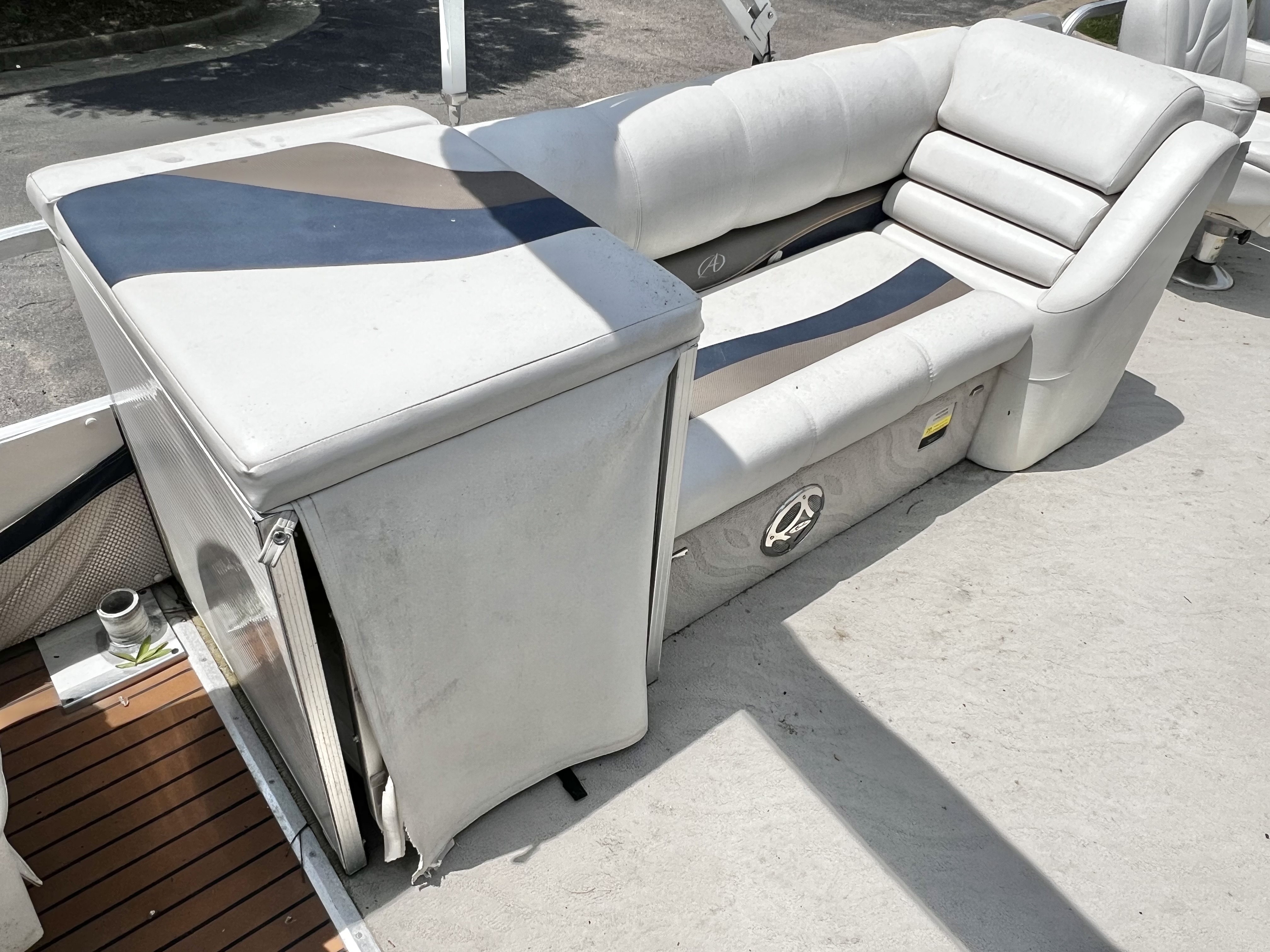 Used 2009 Avalon Paradise 26' Sandbar Triple-Toon - IN STOCK