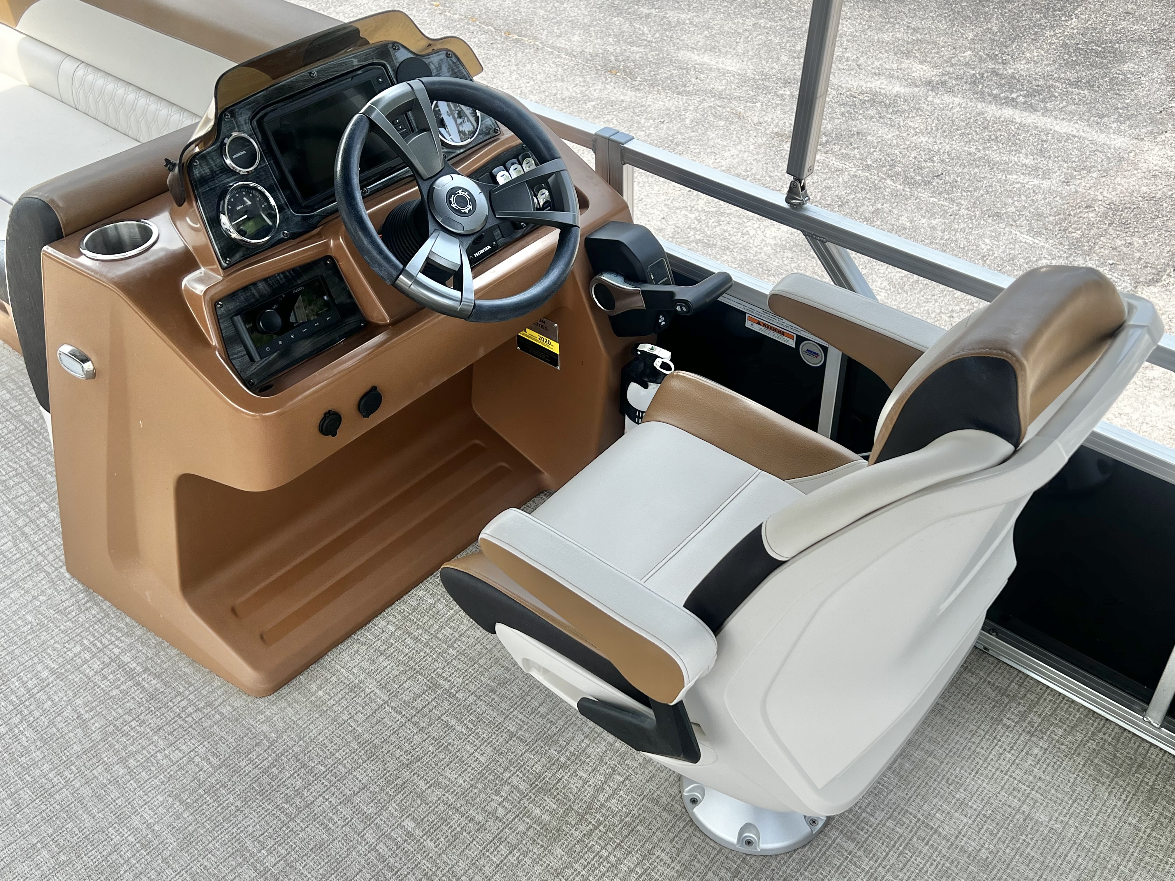 Used 2023 Avalon Venture 85 25' Quad Lounge