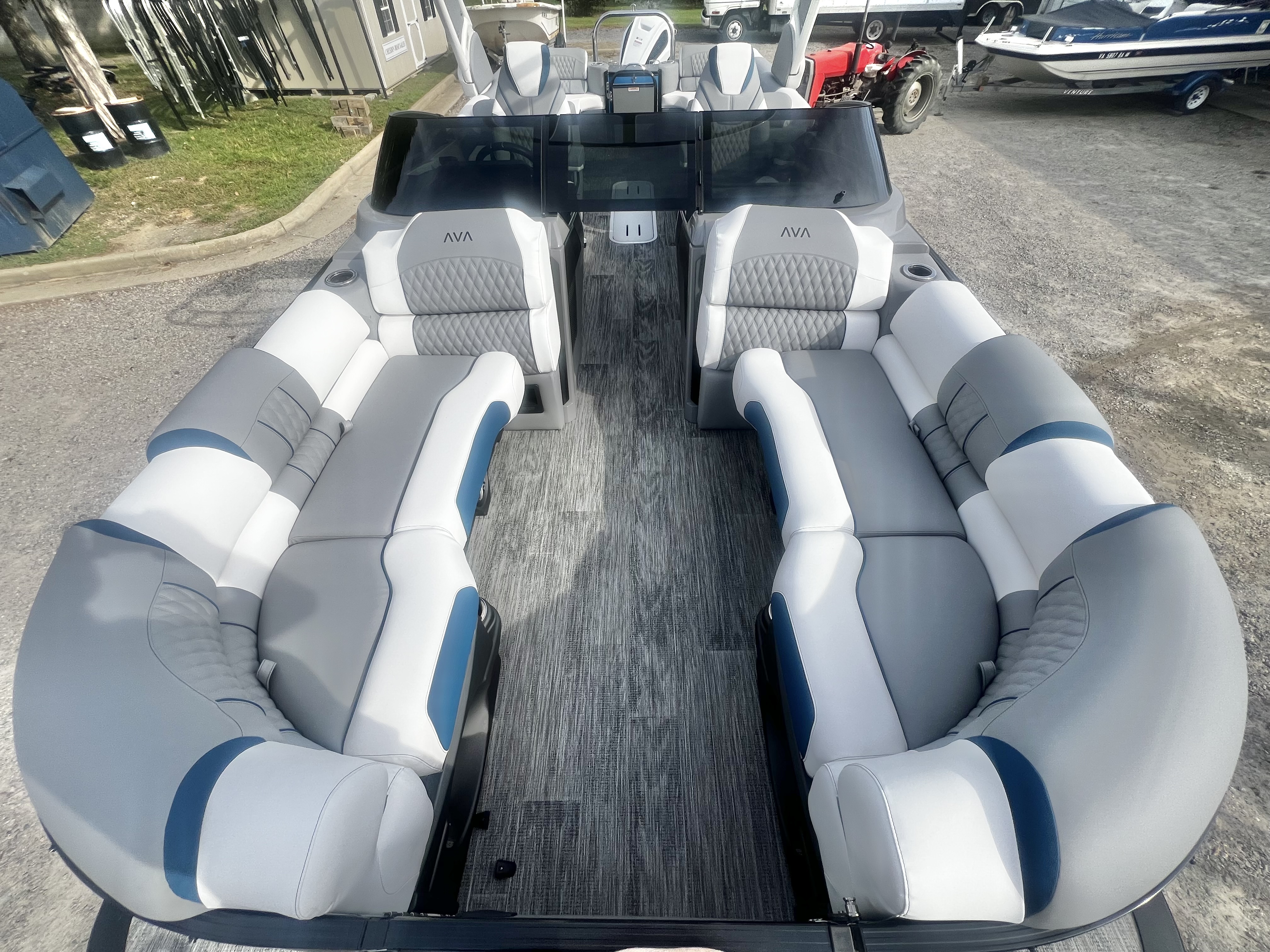 2026 Avalon Catalina 25' Quad Lounge Windshield Triple-Toon - IN STOCK