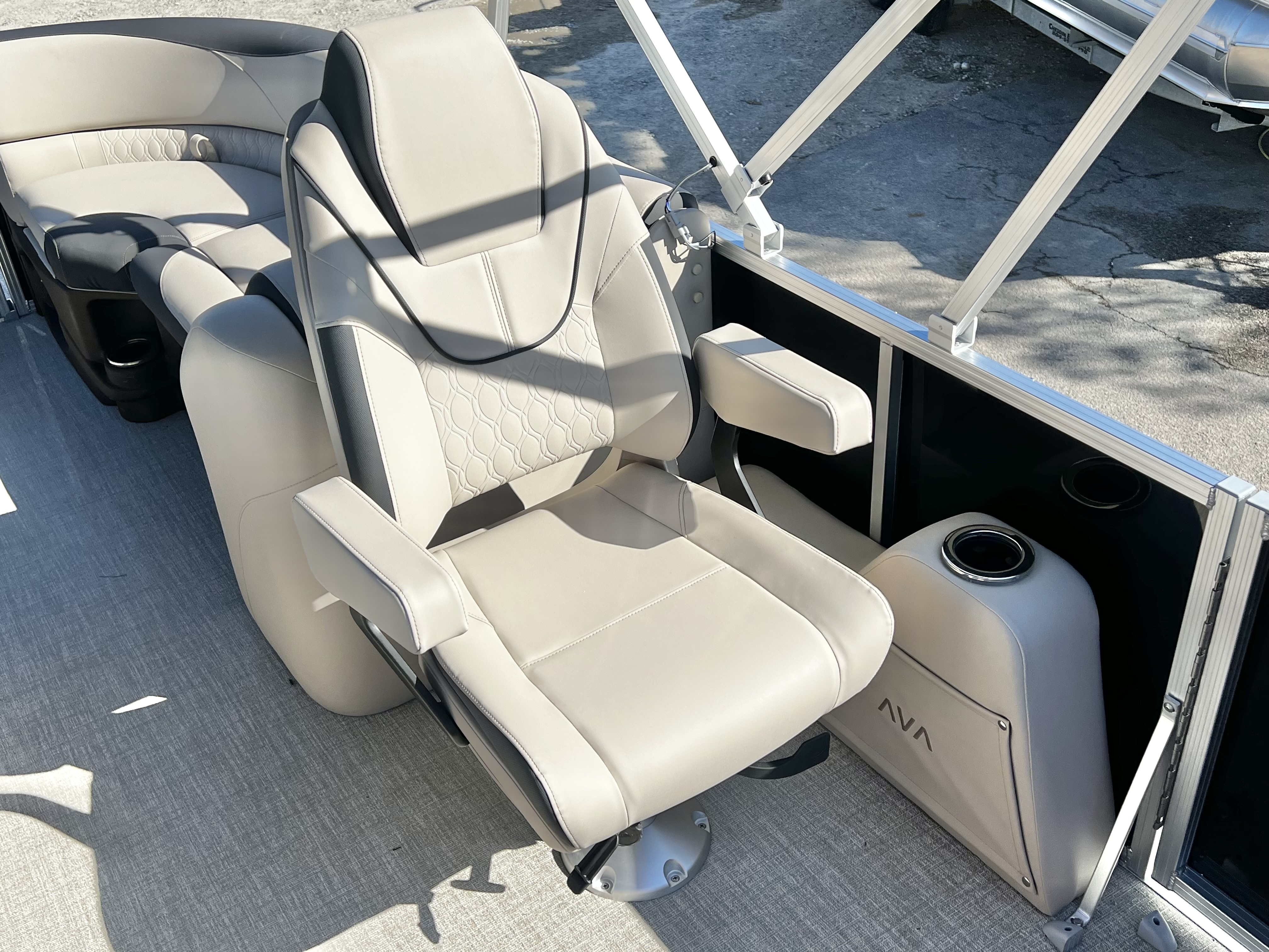 2026 Avalon LSZ 23' Quad Lounge Triple-Toon - IN STOCK -  $73,559