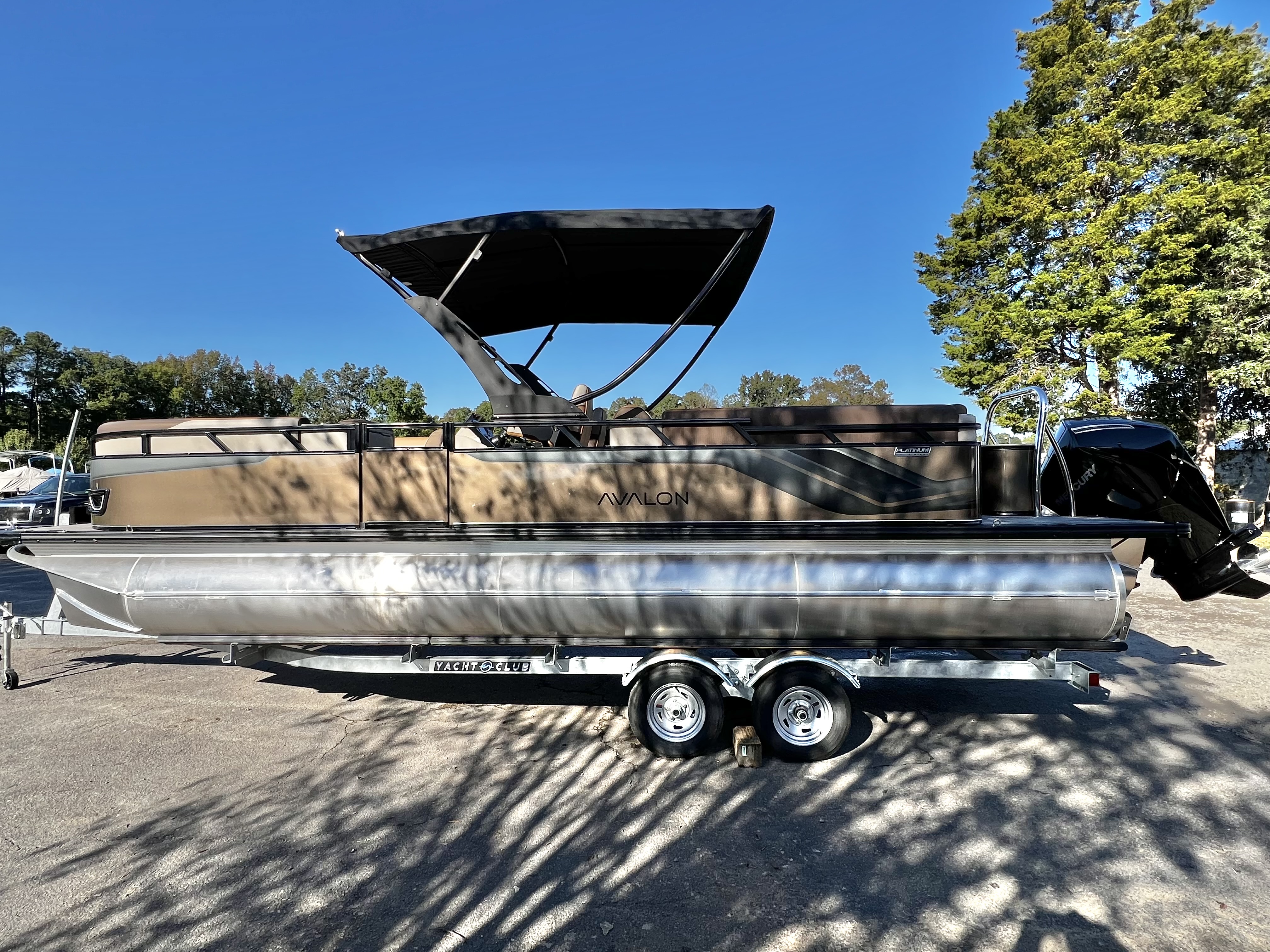 2026 Avalon Venture 85 25' Quad Lounge Triple-Toon - IN STOCK