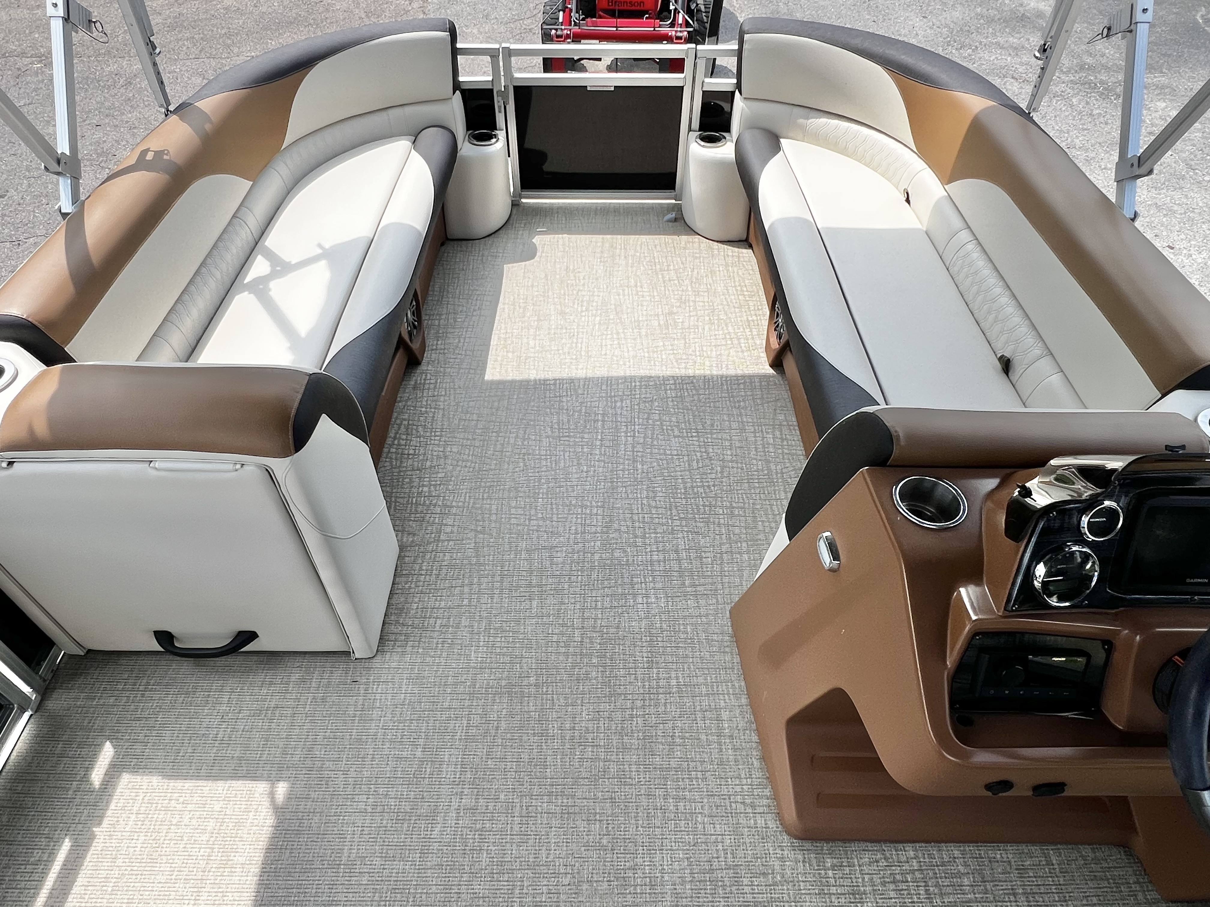 Used 2023 Avalon Venture 85 25' Quad Lounge