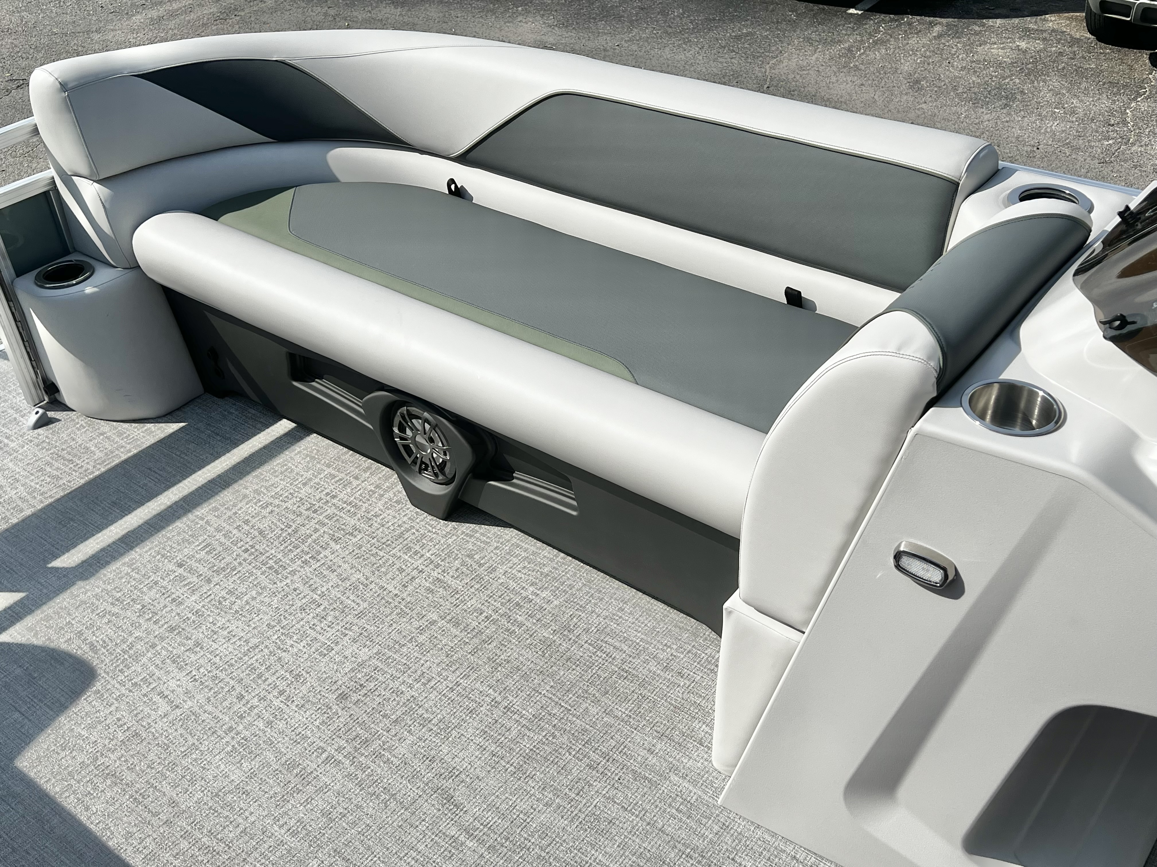 2027 Avalon Venture 85 23' Rear Fish Triple-Toon