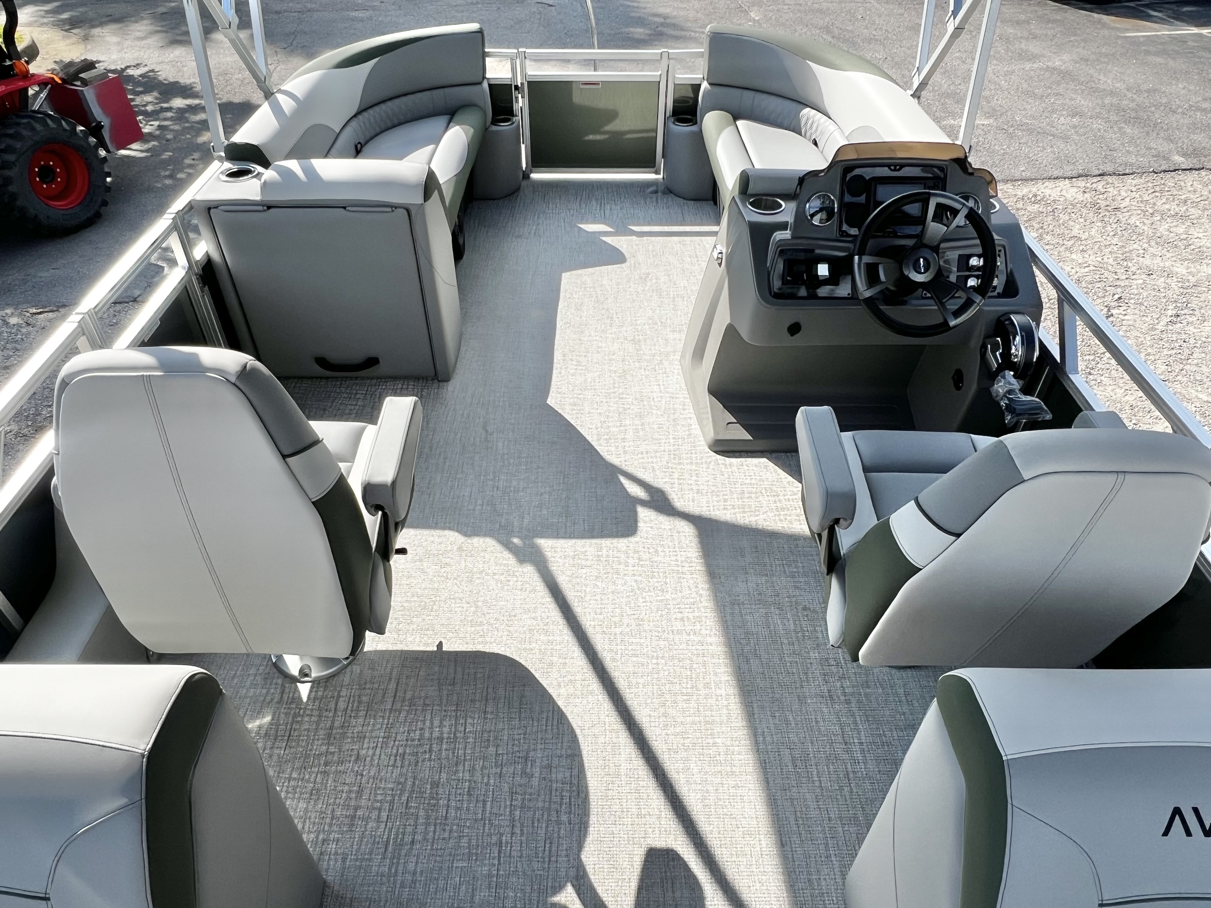 2027 Avalon Venture 85 23' Quad Lounge