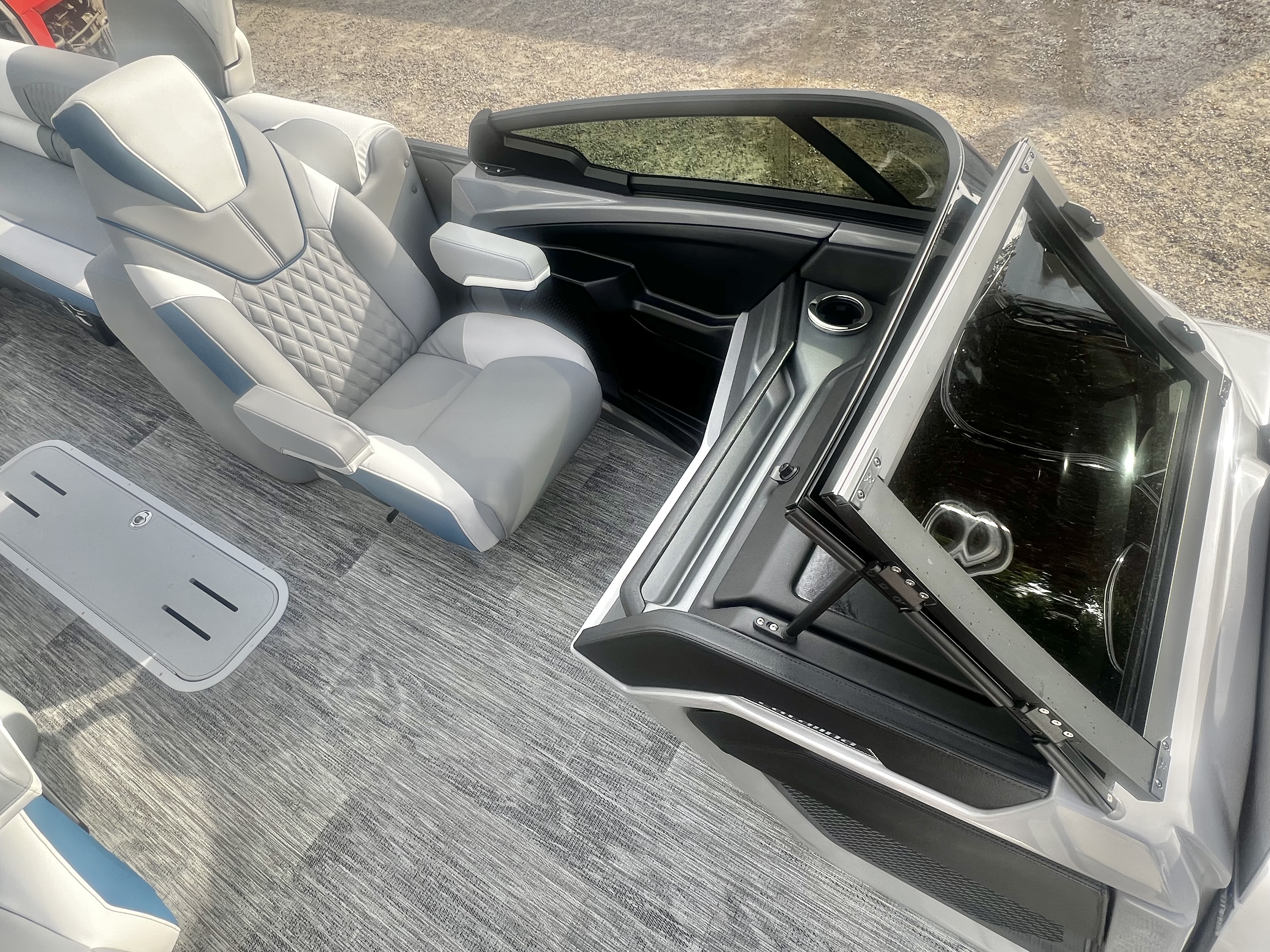 2026 Avalon Catalina 25' Quad Lounge Windshield Triple-Toon - IN STOCK