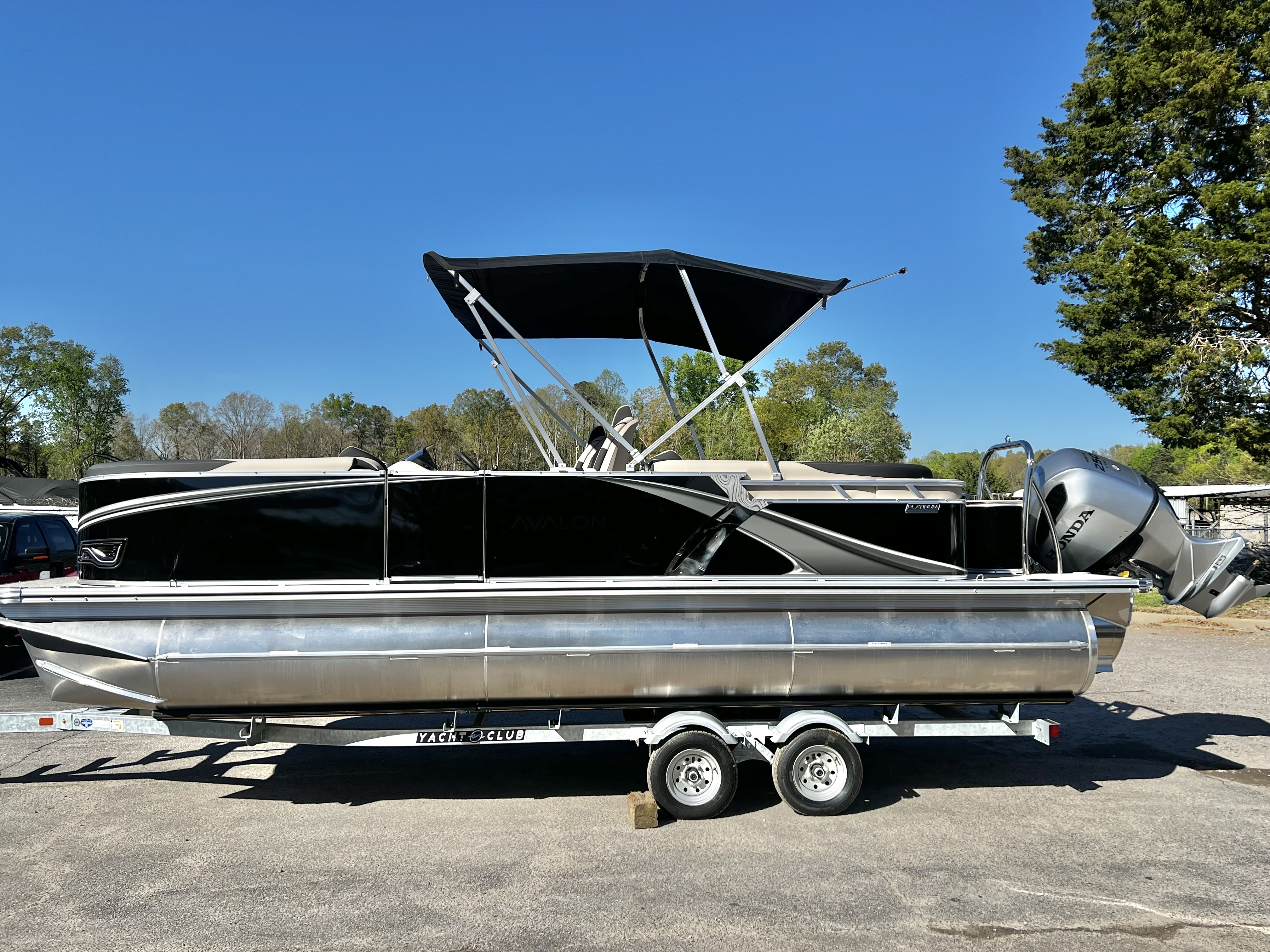 2026 Avalon LSZ 23' Quad Lounge Triple-Toon - IN STOCK -  $73,559