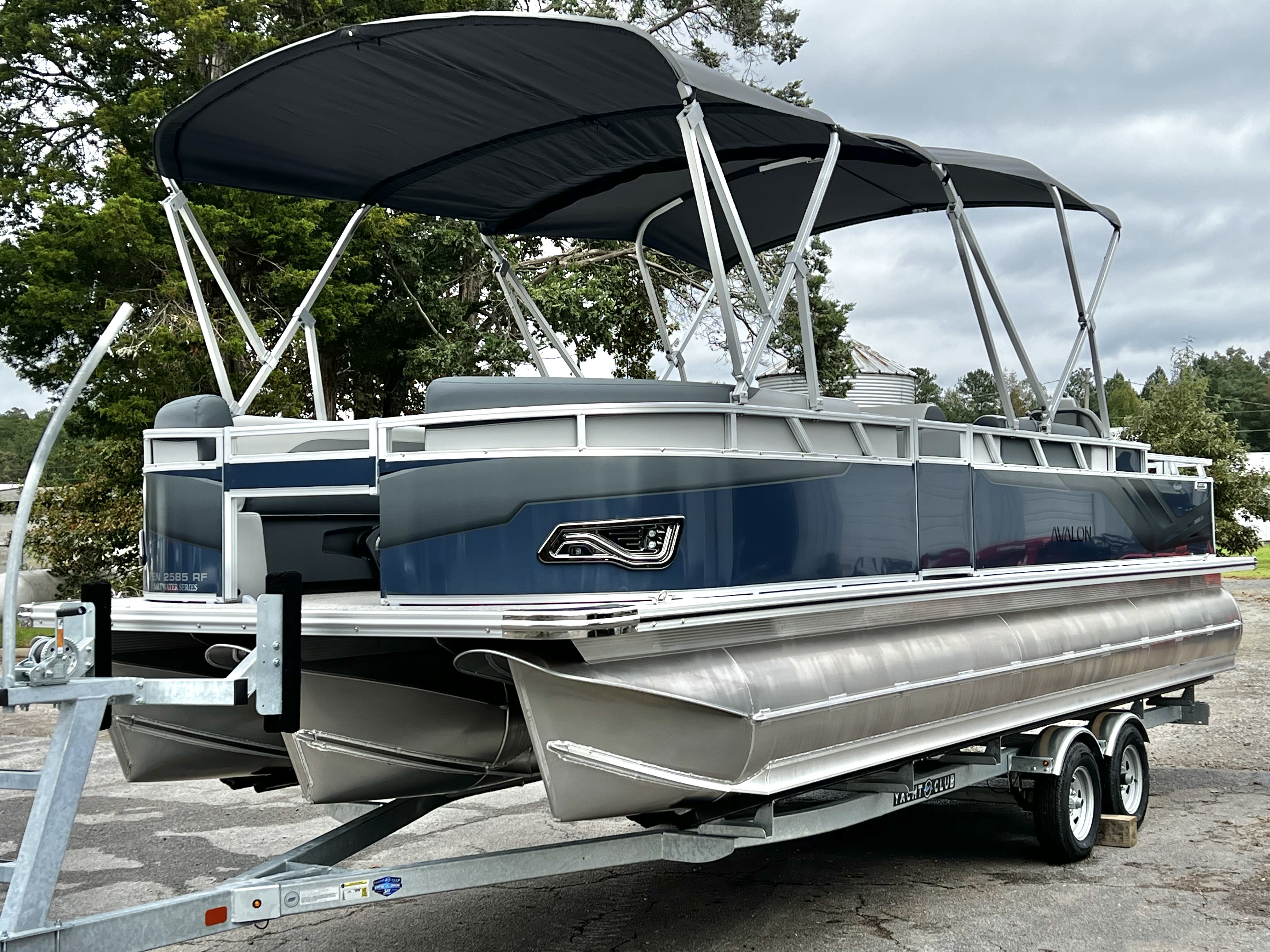 2026 Avalon Venture 85 25' Rear Fish Triple-Toon - IN STOCK