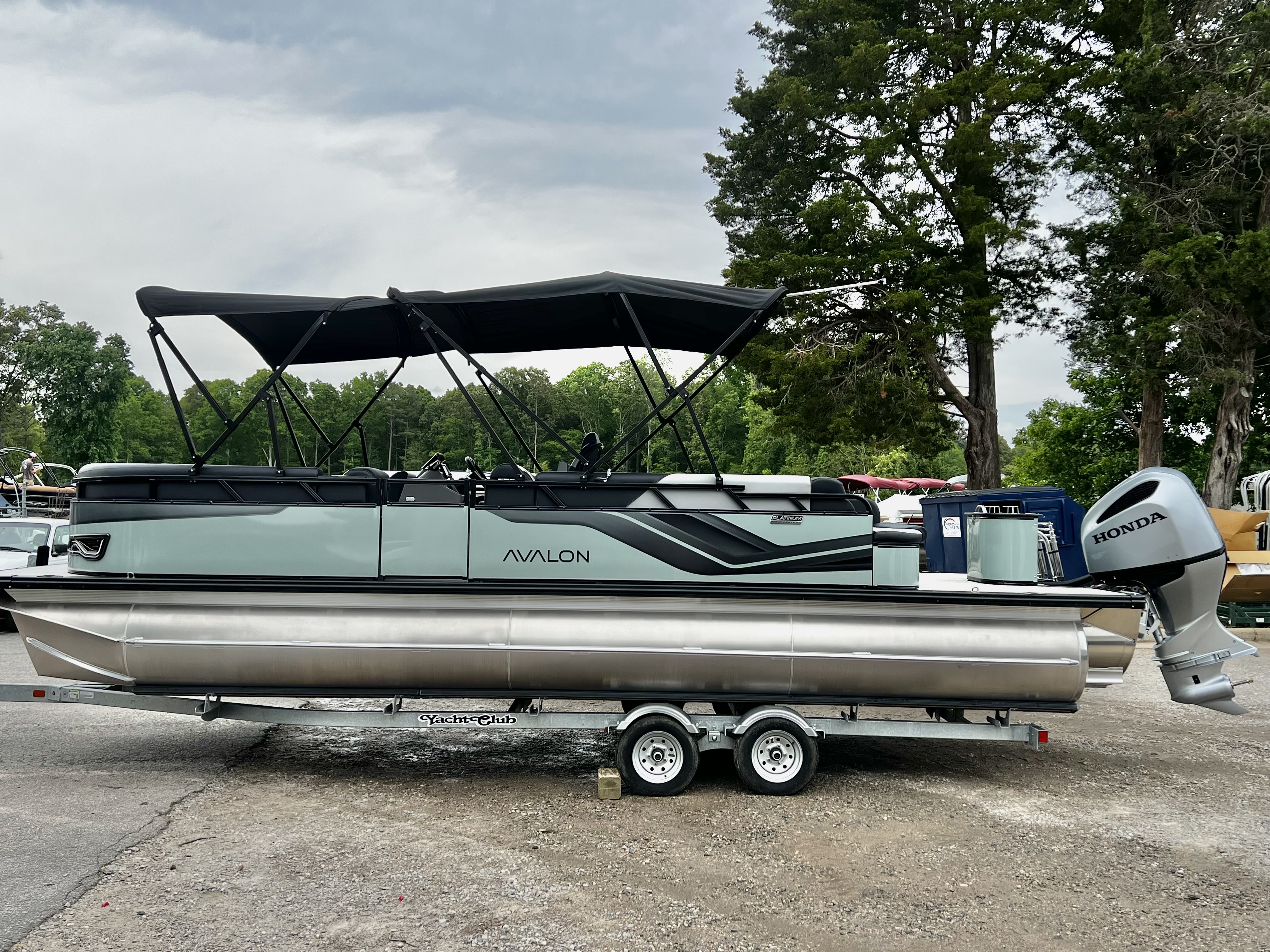 2026 Avalon Venture 85 25' Cruise Rear Bench Triple-Toon - IN STOCK - $78,637