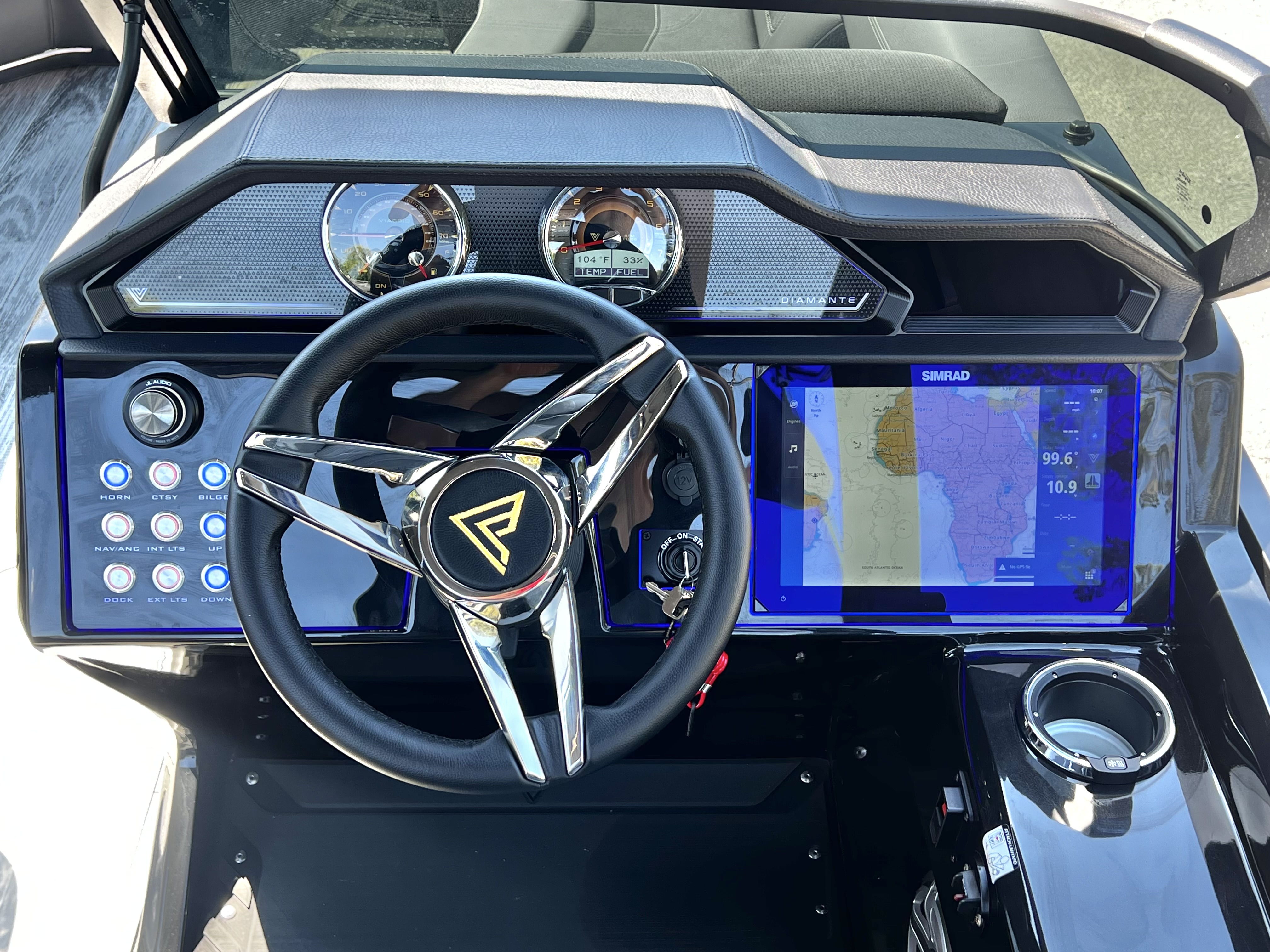 2025 Viaggio Diamante 24' UW A-T (Quad Lounge Windshield) - Triple Toon - IN STOCK - $138,995