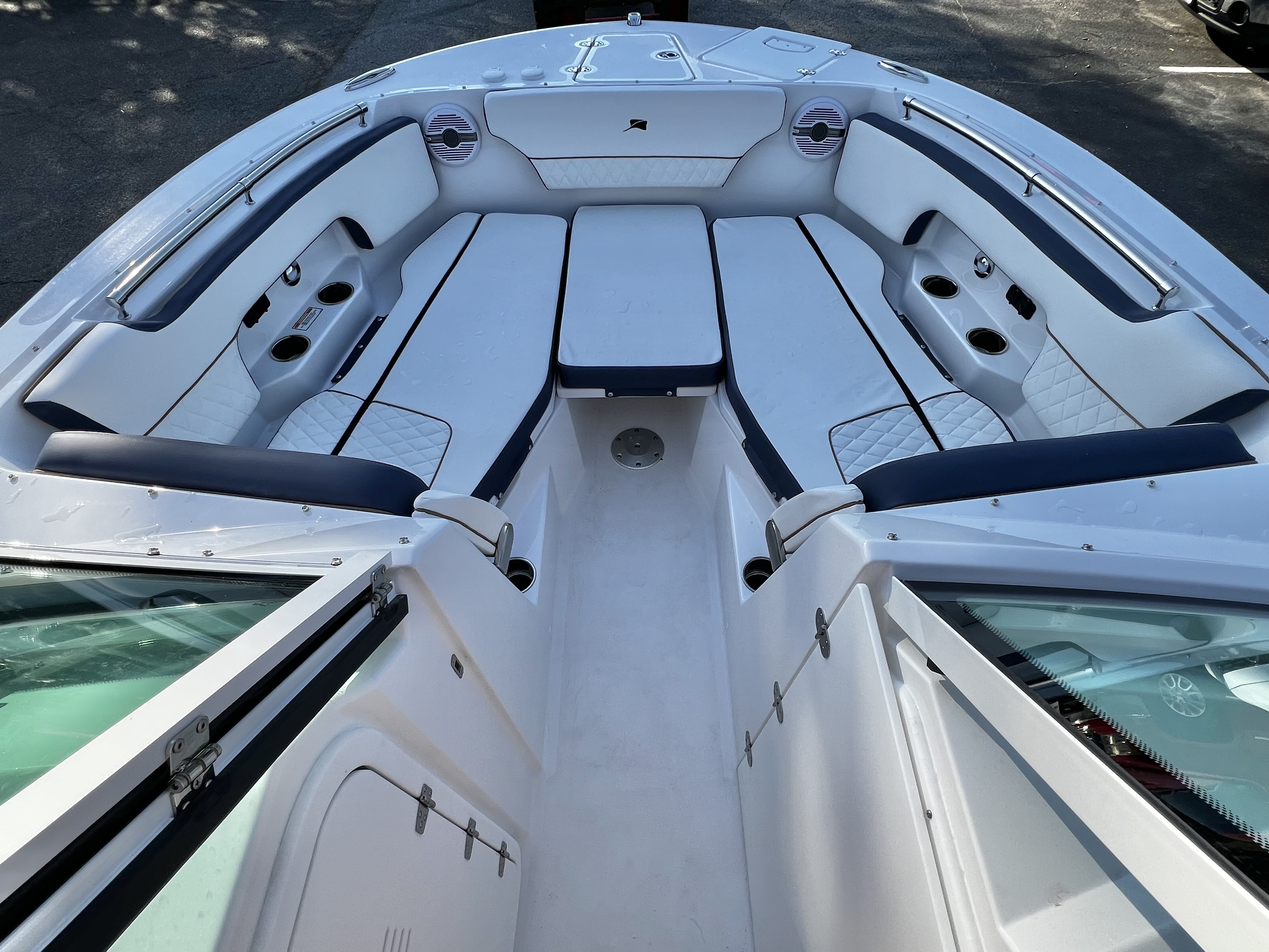 2027 Stingray 26 DC