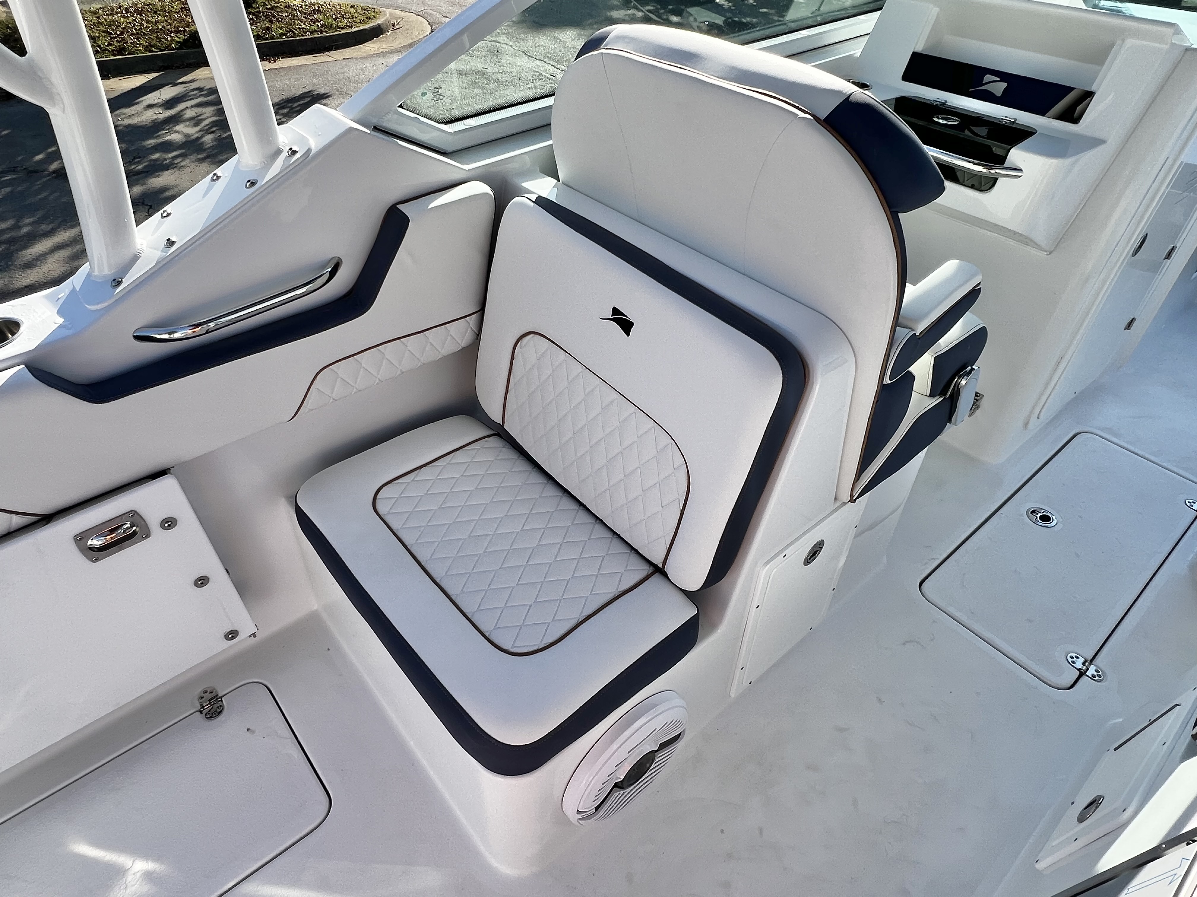 2027 Stingray 26 DC