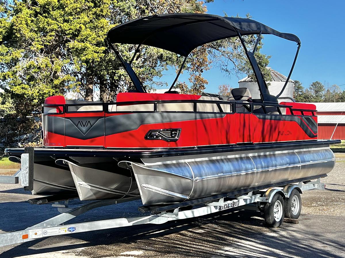 2026 Avalon Venture 85 23' Quad Lounge Triple-Toon - IN STOCK