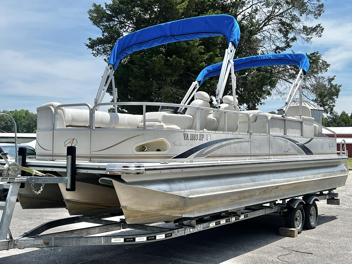 Used 2009 Avalon Paradise 26' Sandbar Triple-Toon - IN STOCK