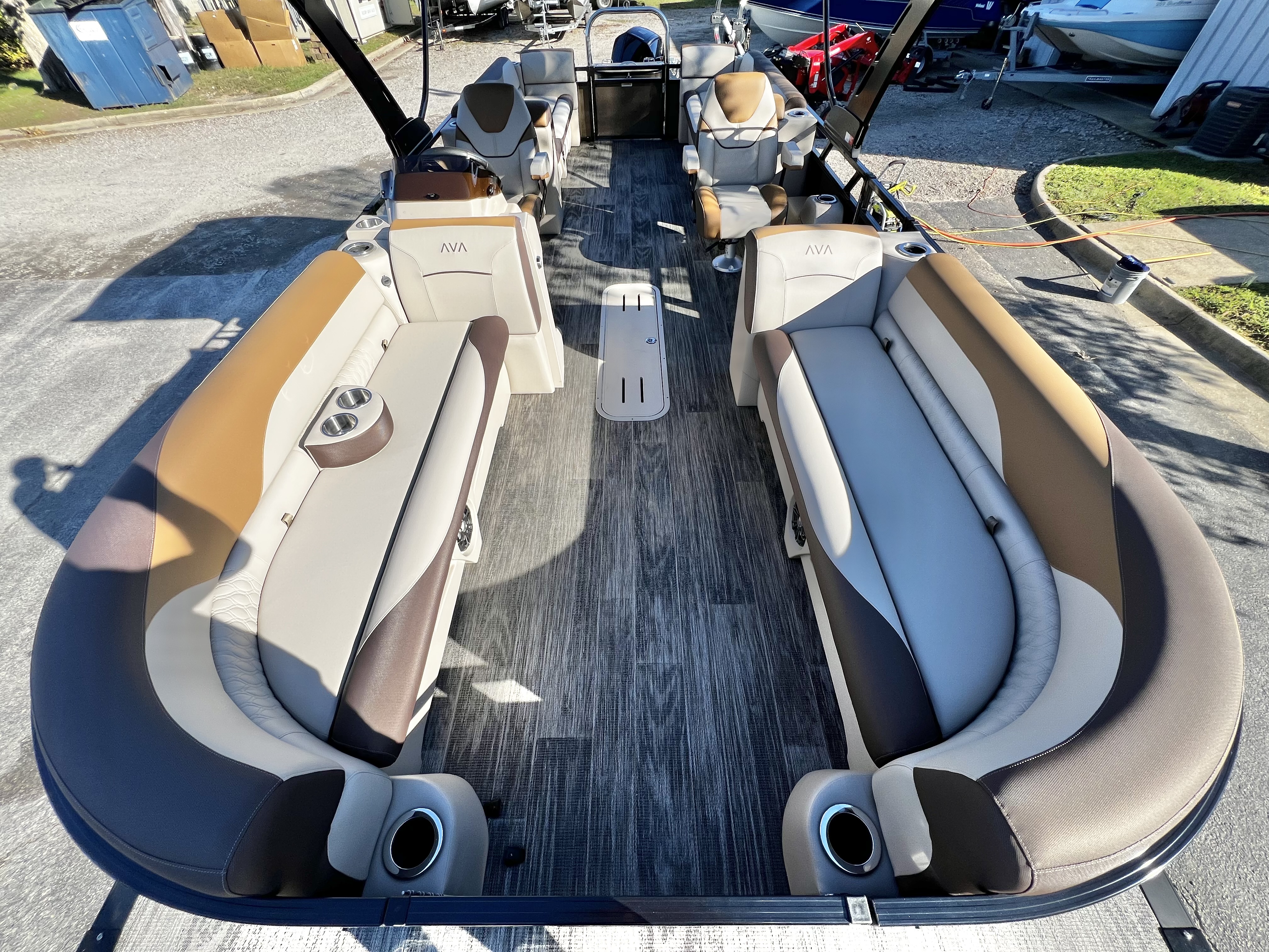 2026 Avalon Venture 85 25' Quad Lounge Triple-Toon - IN STOCK