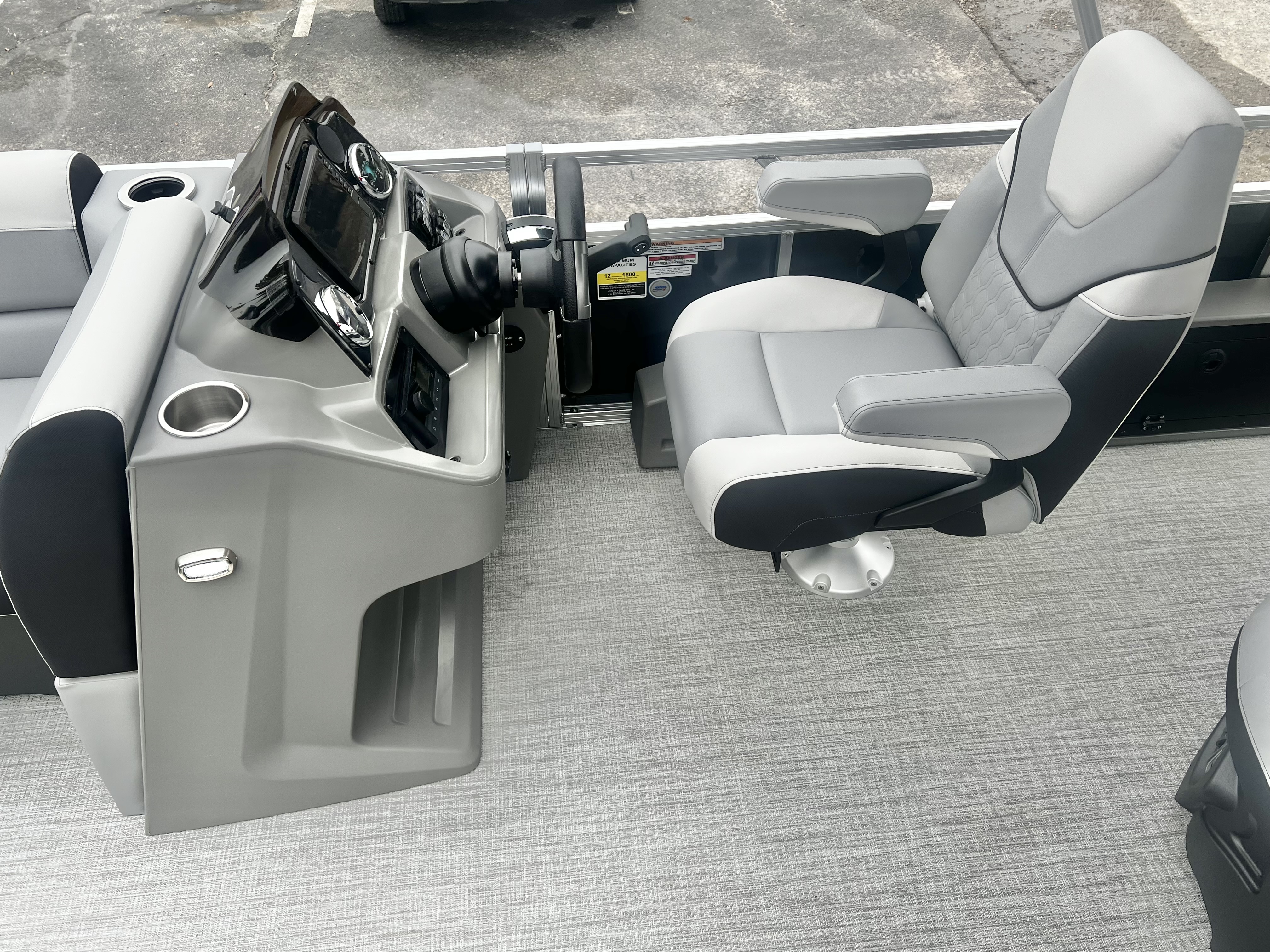 2026 Avalon Venture 85 23' Rear Fish Triple-Toon - IN STOCK