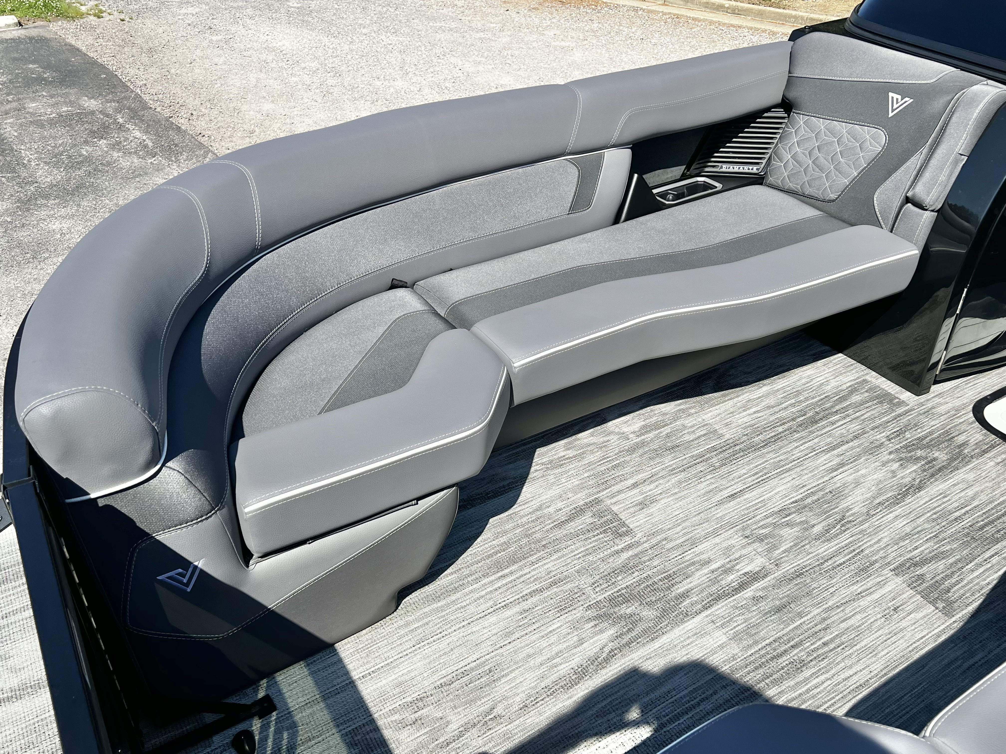 2025 Viaggio Diamante 24' UW A-T (Quad Lounge Windshield) - Triple Toon - IN STOCK - $138,995