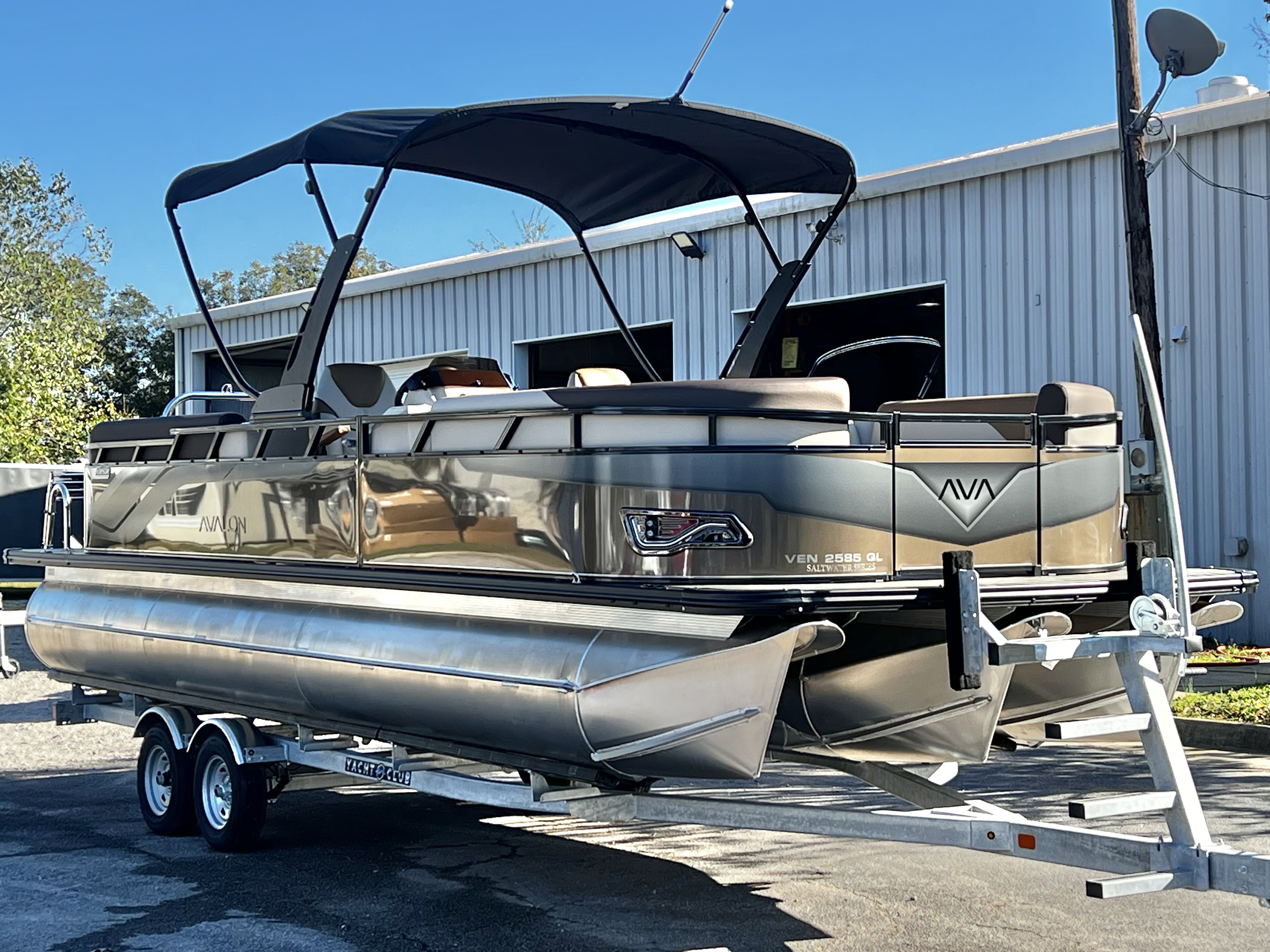 2026 Avalon Venture 85 25' Quad Lounge Triple-Toon - IN STOCK