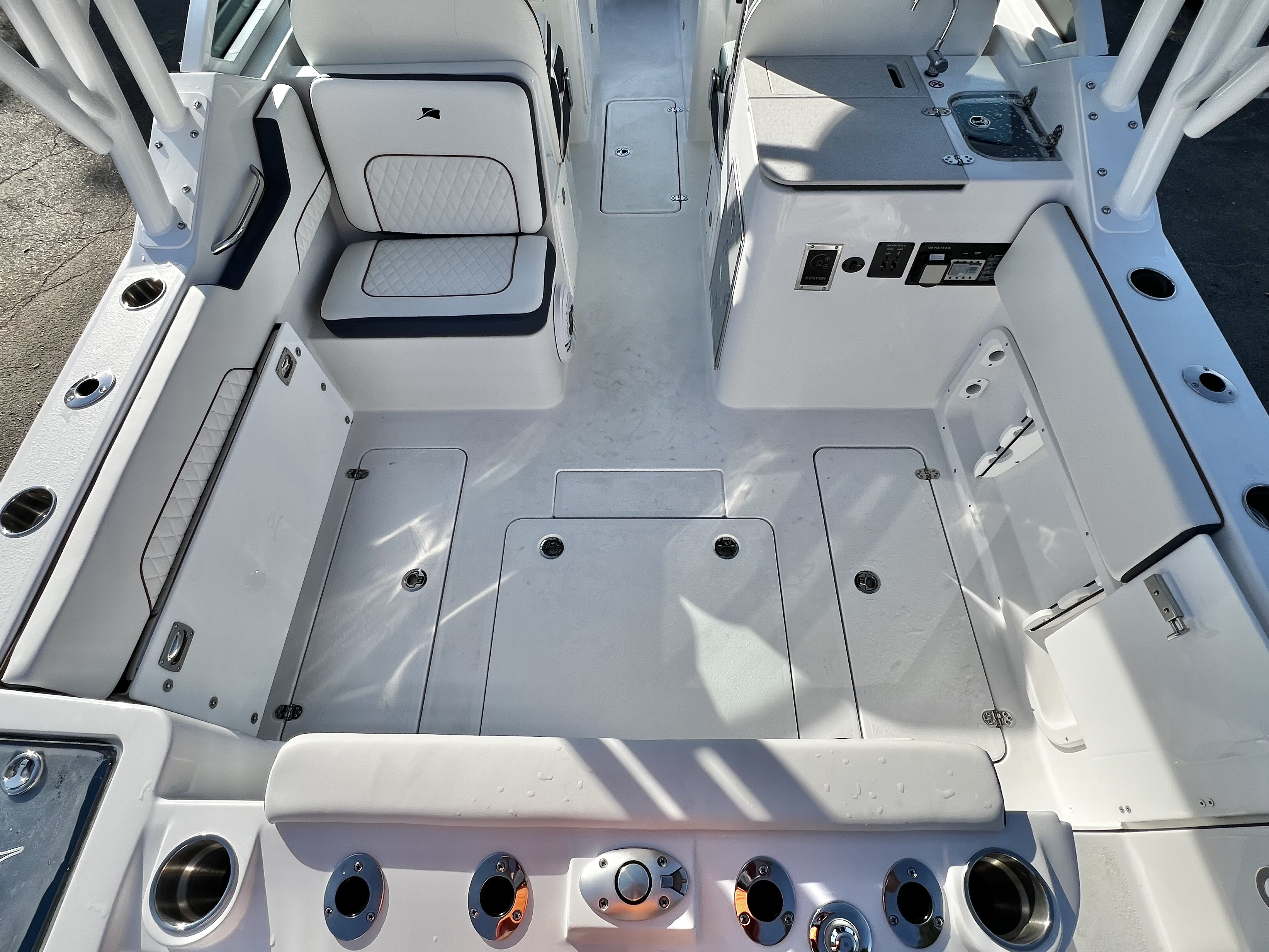 2027 Stingray 26 DC