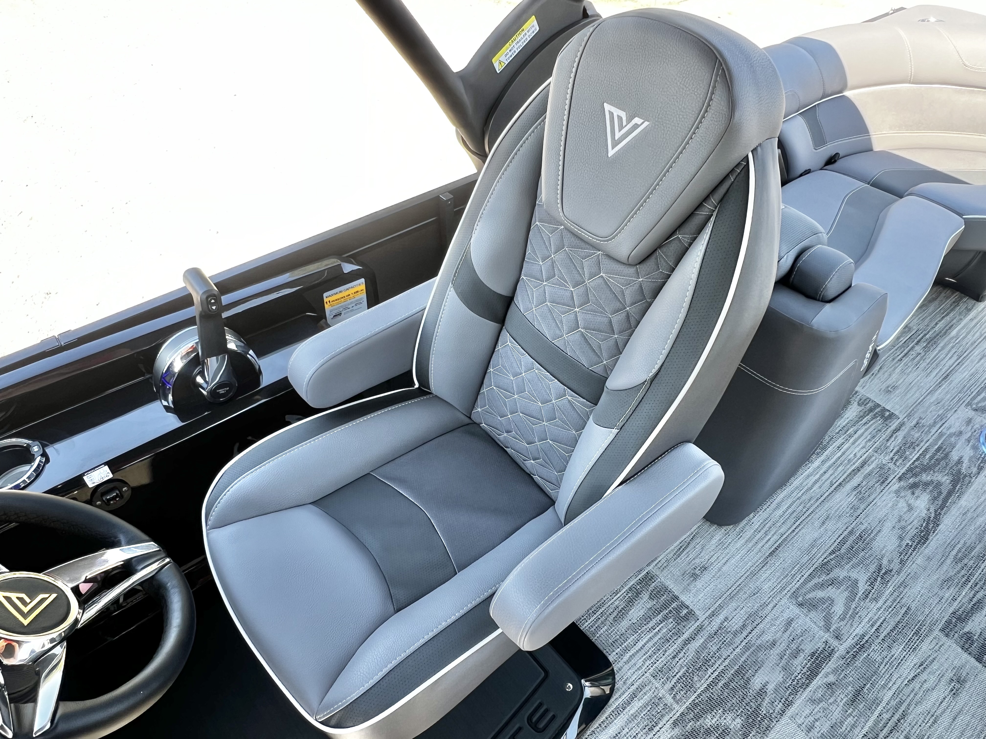 2025 Viaggio Diamante 24' UW A-T (Quad Lounge Windshield) - Triple Toon - IN STOCK - $138,995