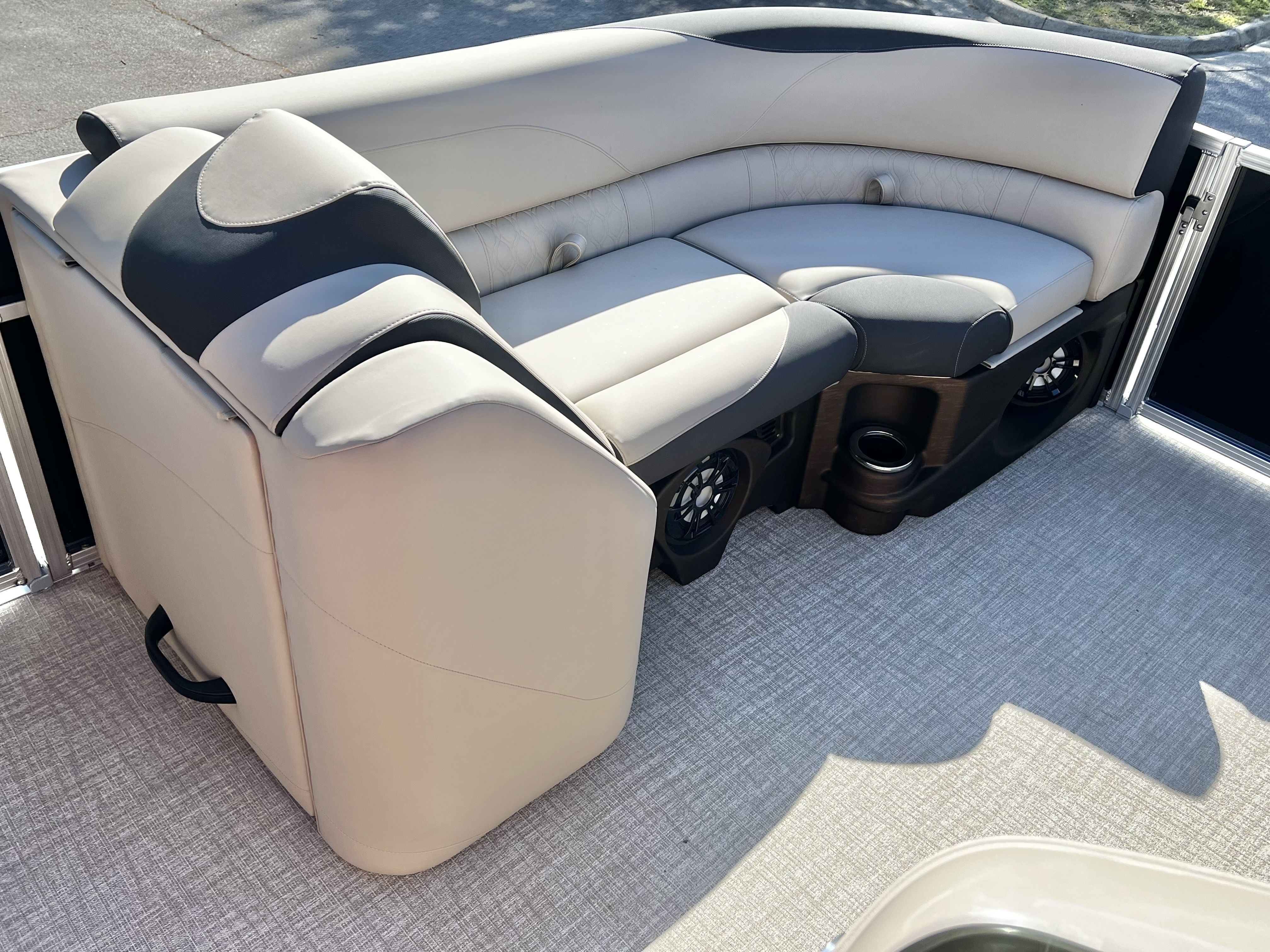2026 Avalon LSZ 23' Quad Lounge Triple-Toon - IN STOCK -  $73,559