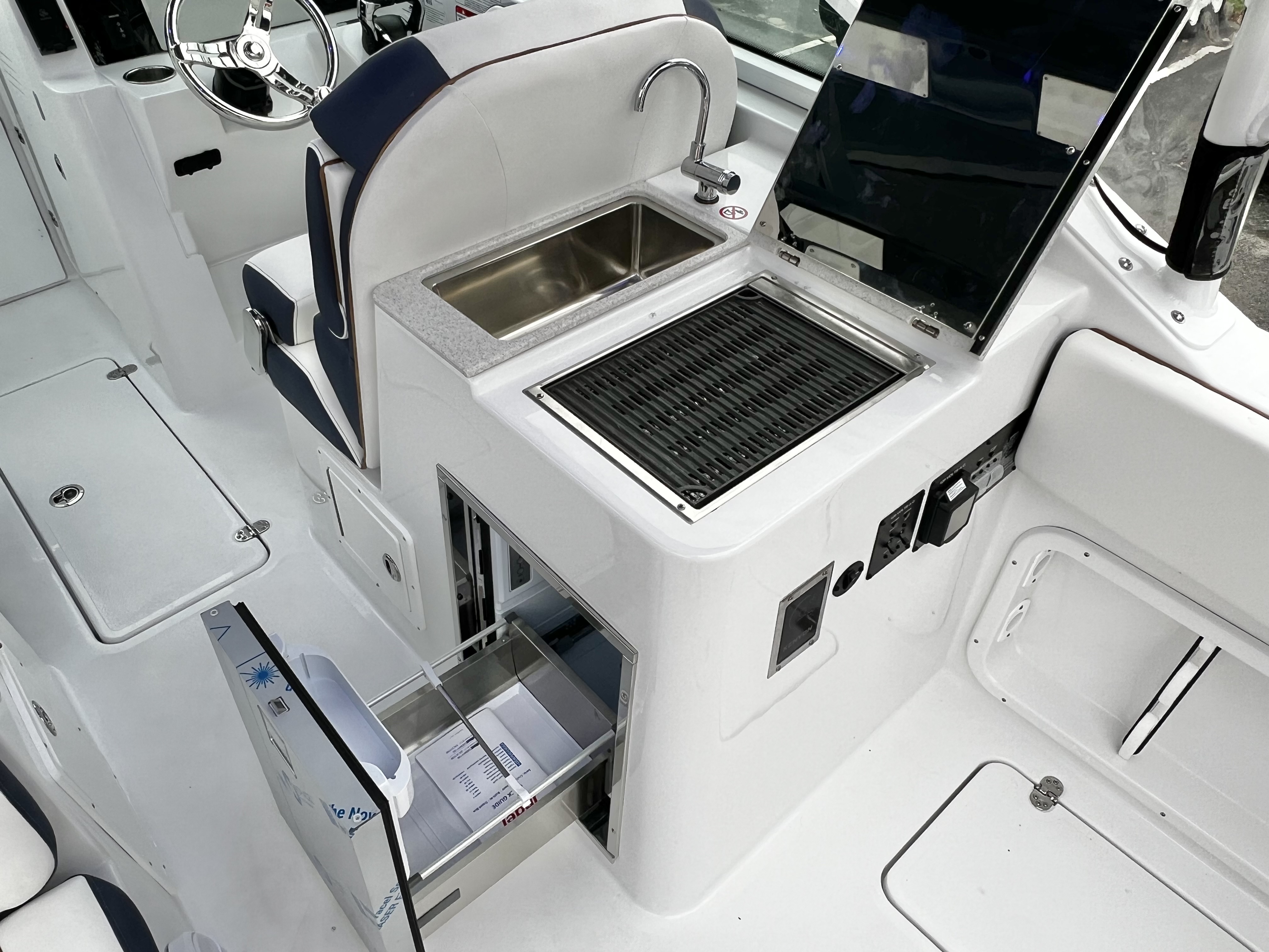 2027 Stingray 26 DC