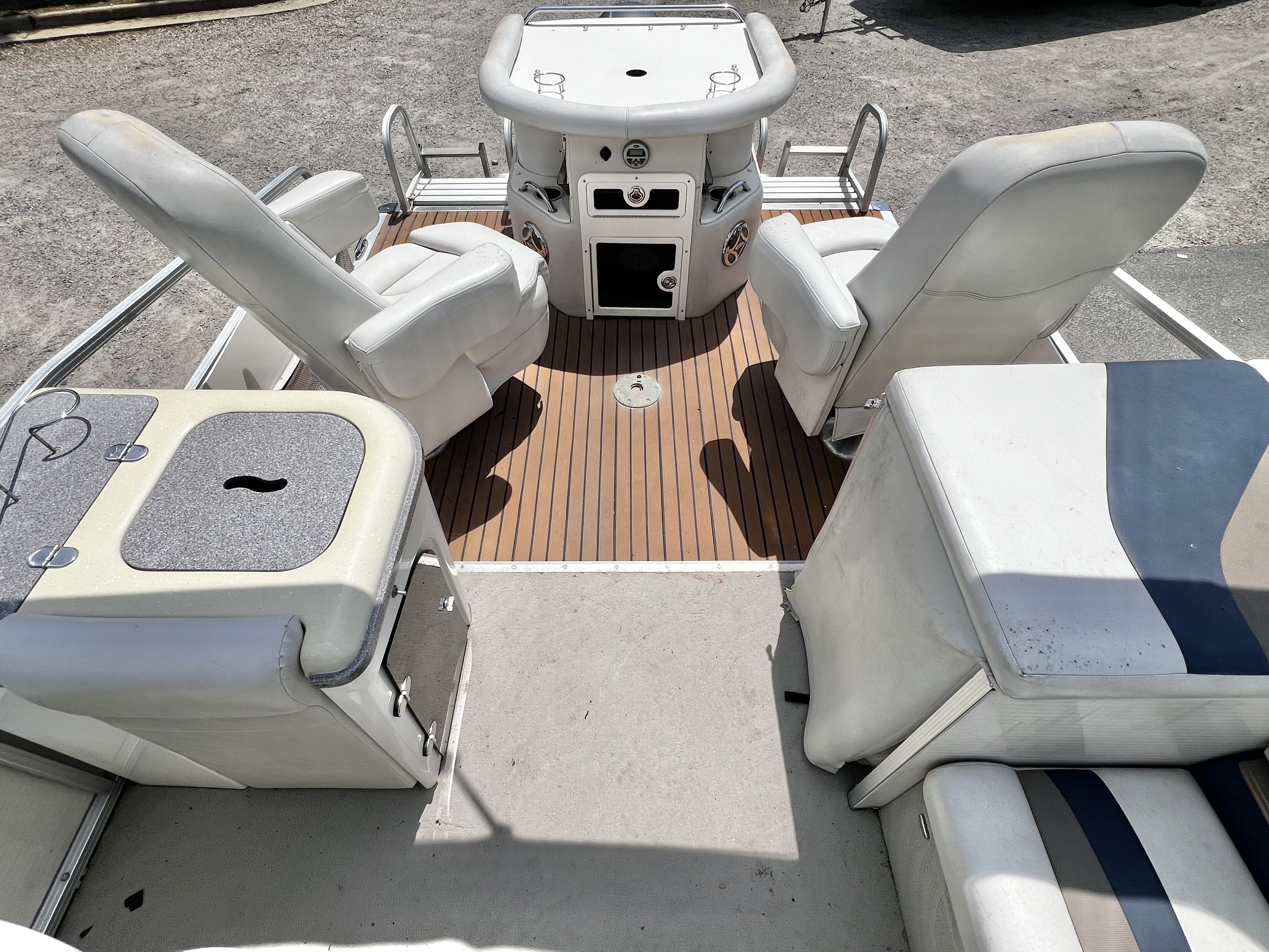 Used 2009 Avalon Paradise 26' Sandbar Triple-Toon - IN STOCK