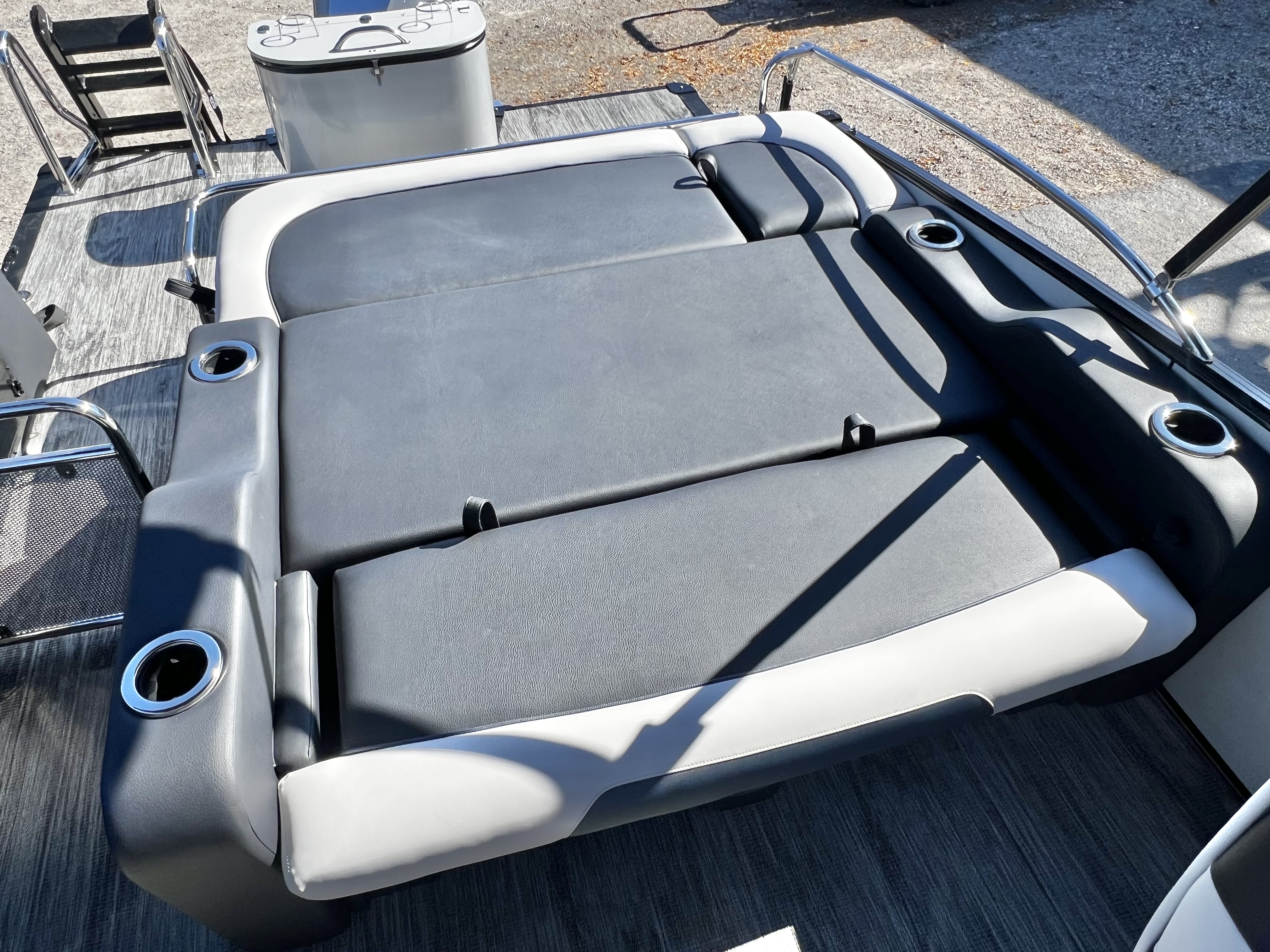 2026 Avalon Catalina 23' Versatile Rear Bench Triple-Toon - IN STOCK