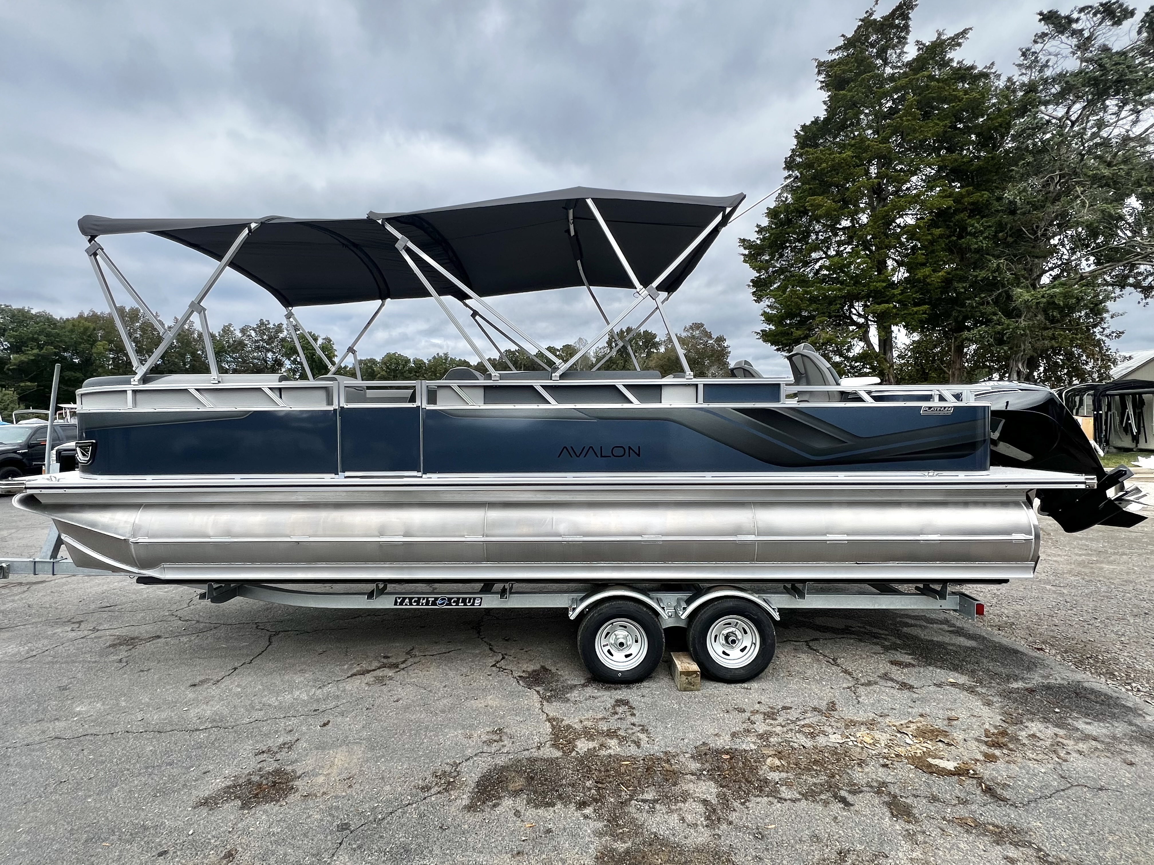 2026 Avalon Venture 85 25' Rear Fish Triple-Toon - IN STOCK