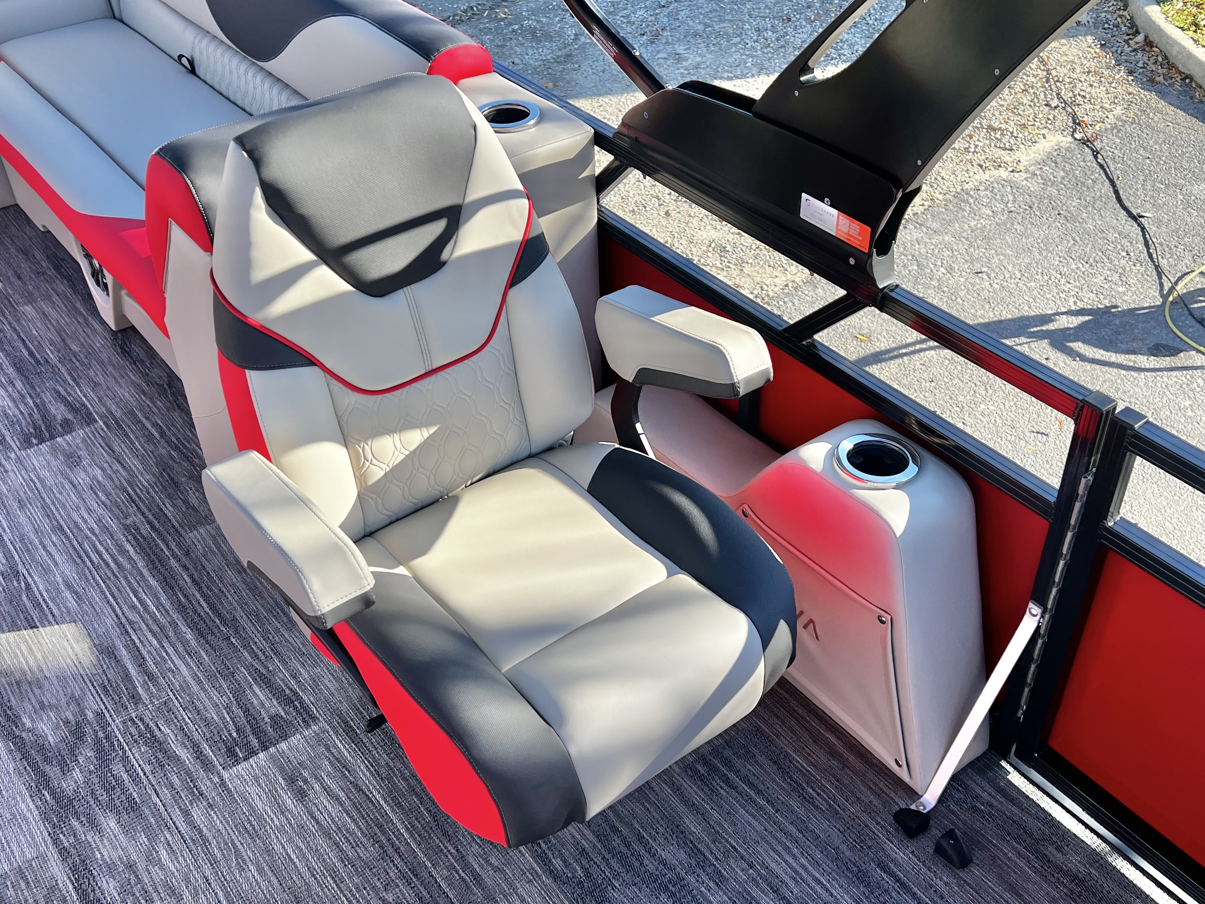 2026 Avalon Venture 85 23' Quad Lounge Triple-Toon - IN STOCK