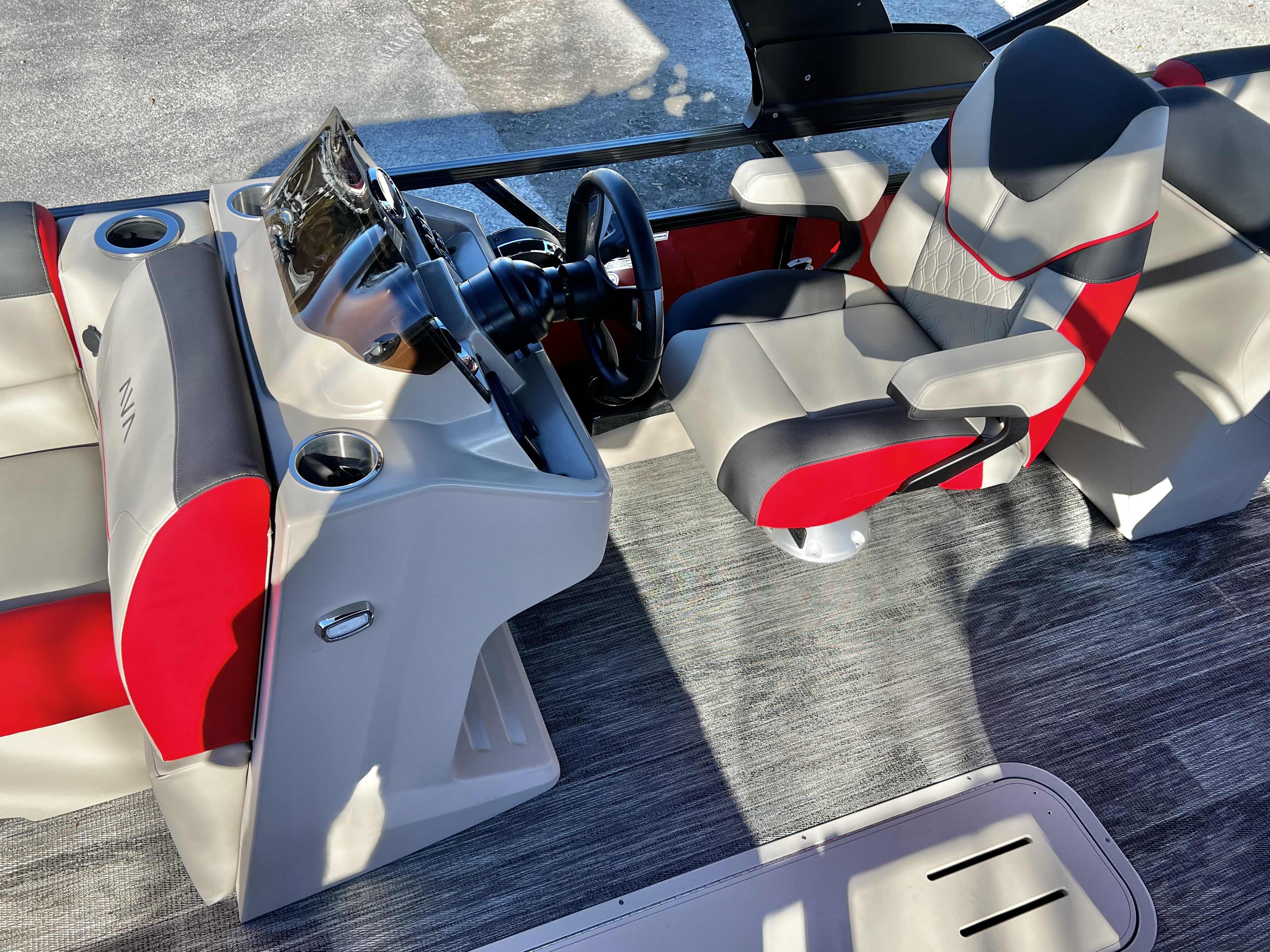 2026 Avalon Venture 85 23' Quad Lounge Triple-Toon - IN STOCK