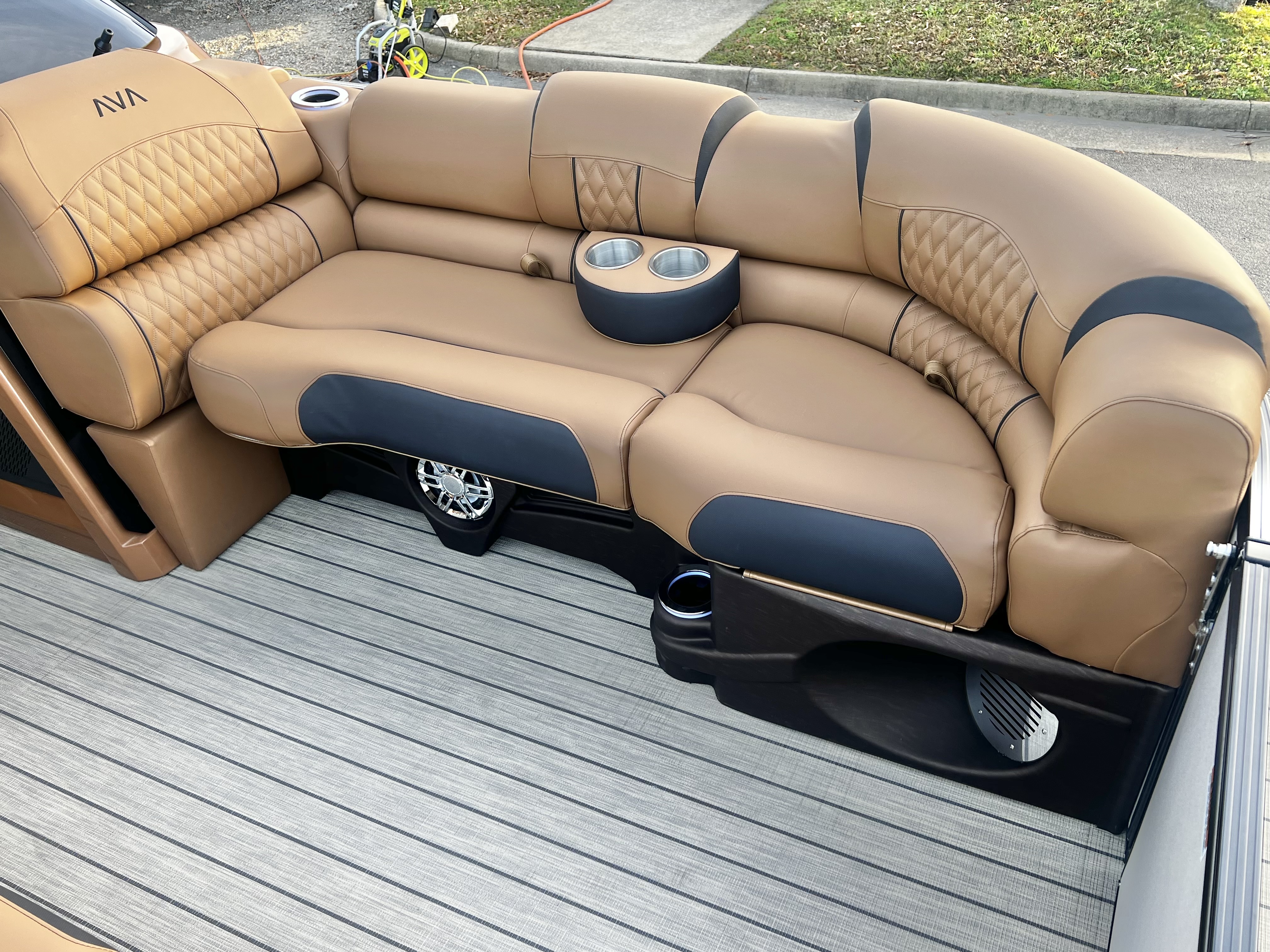 2026 Avalon Catalina 25' Quad Lounge Windshield Triple-Toon - IN STOCK - $123,990