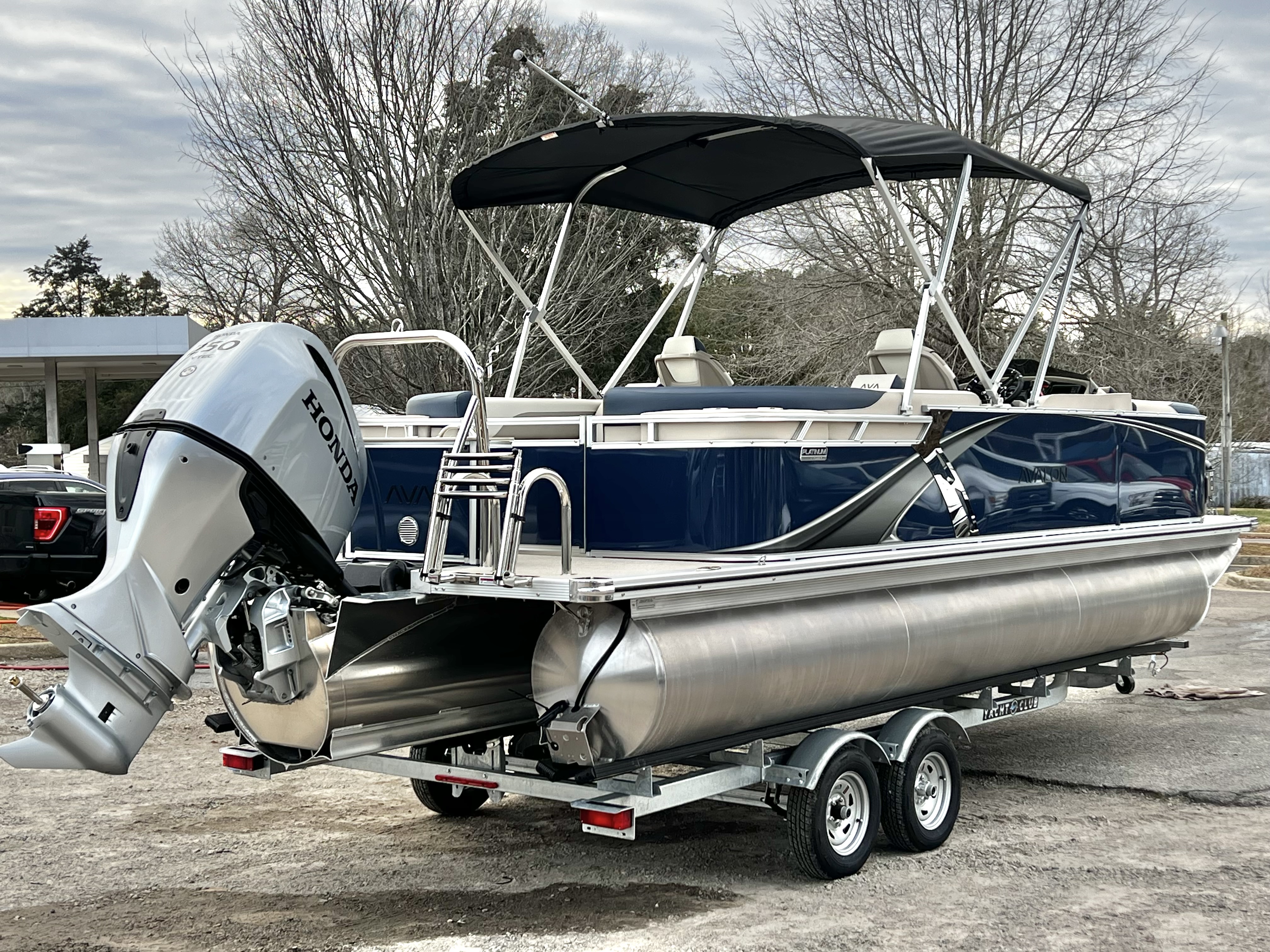 2026 Avalon LSZ 23' Quad Lounge Triple-Toon - IN STOCK - $70,997