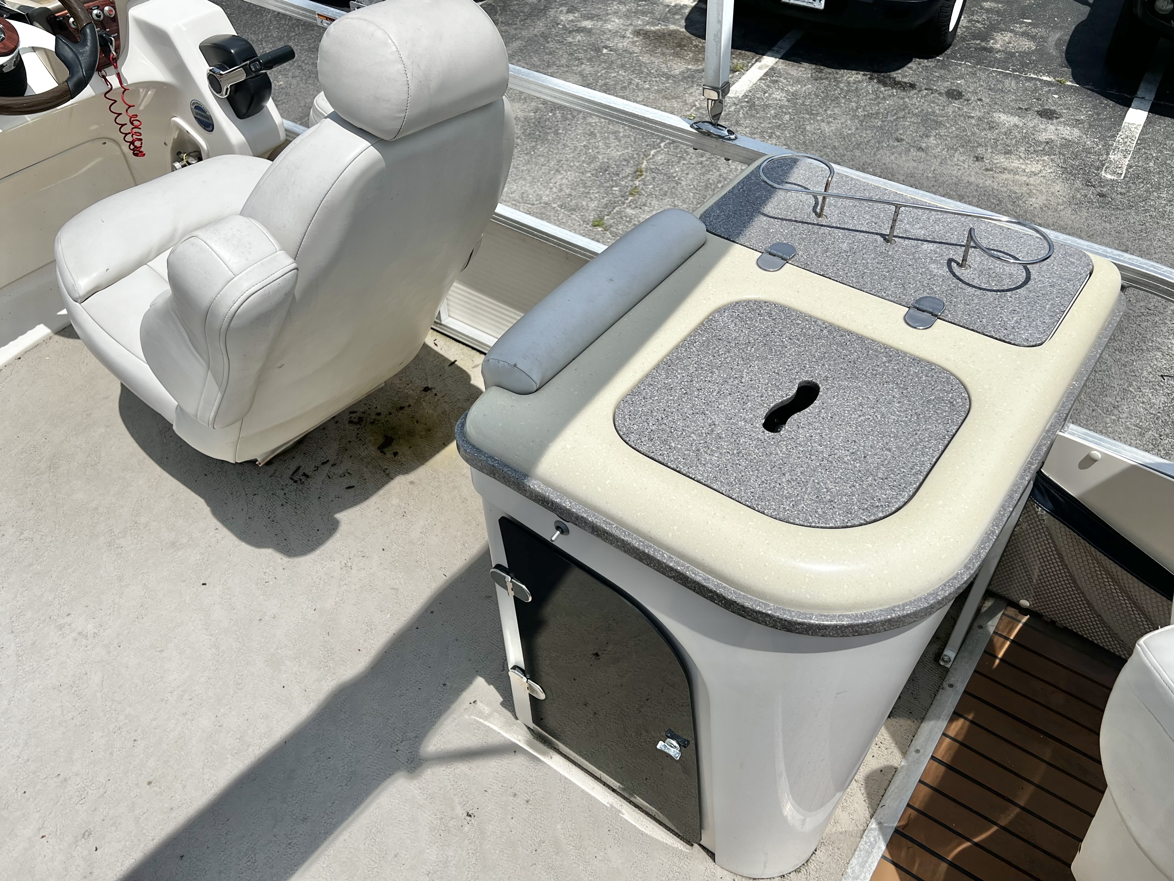 Used 2009 Avalon Paradise 26' Sandbar Triple-Toon - IN STOCK