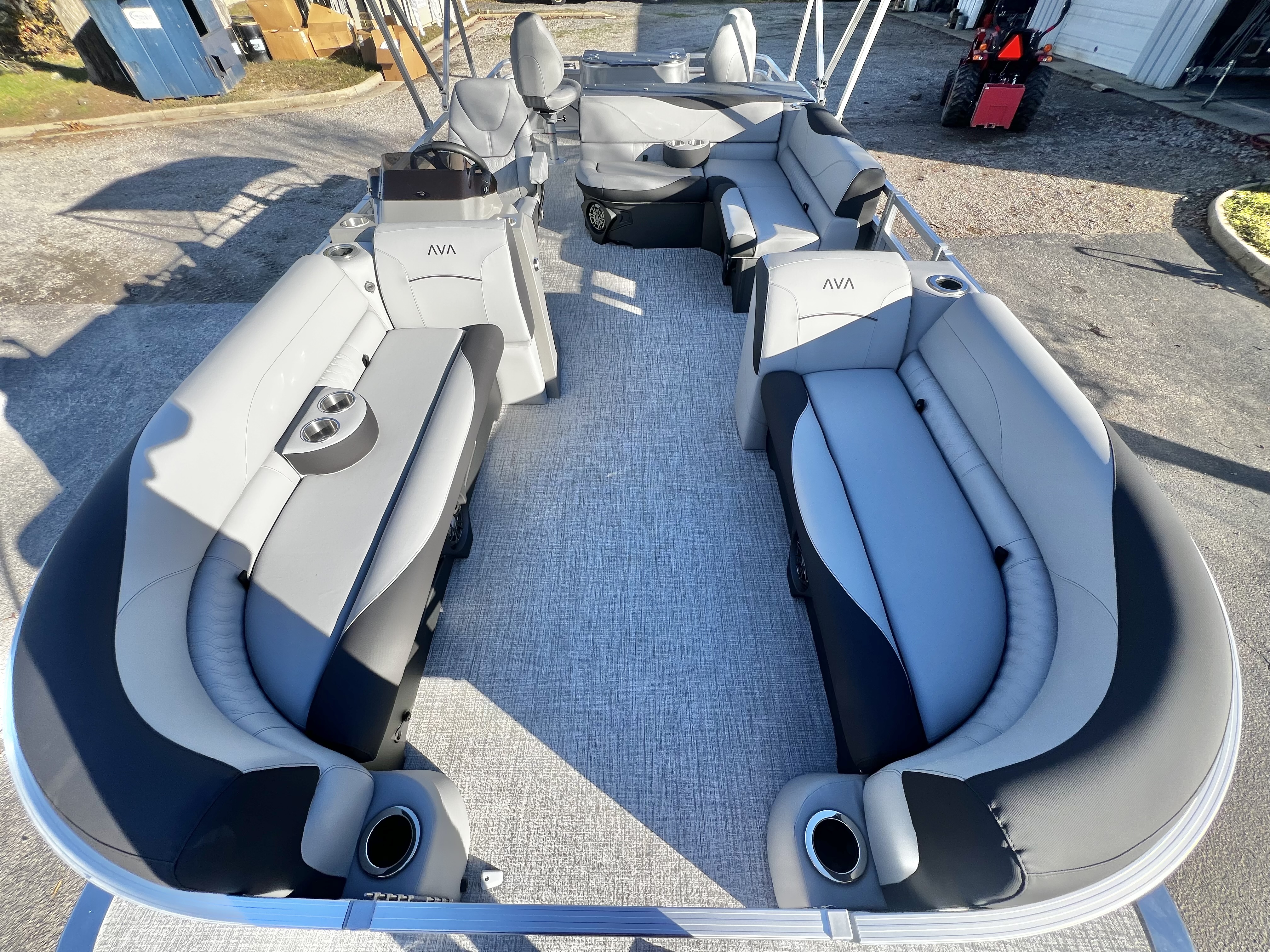 2026 Avalon Venture 85 23' Rear Fish - IN STOCK