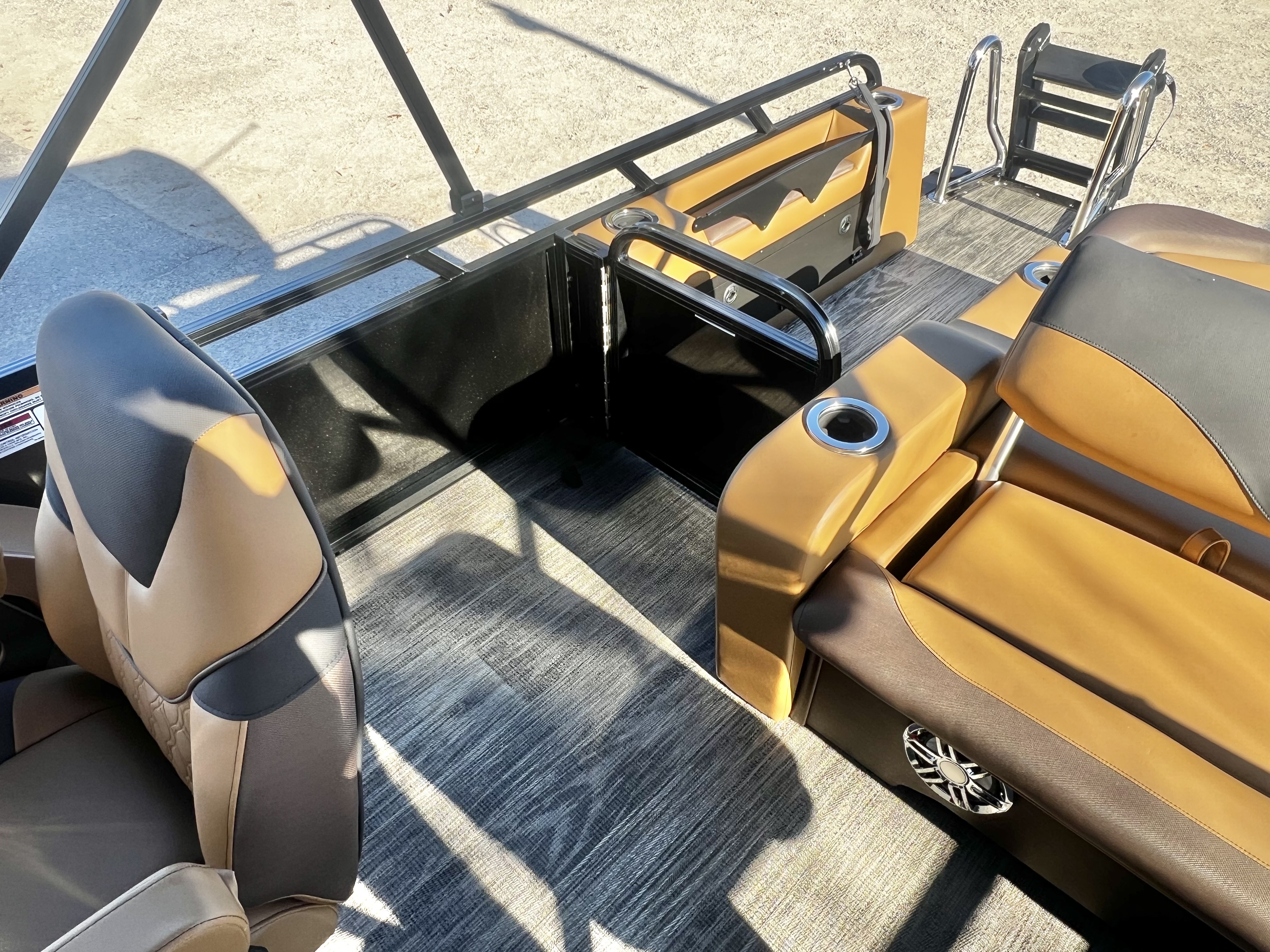 2026 Avalon LSZ 23' Entertainer Triple-Toon - IN STOCK - $70,458