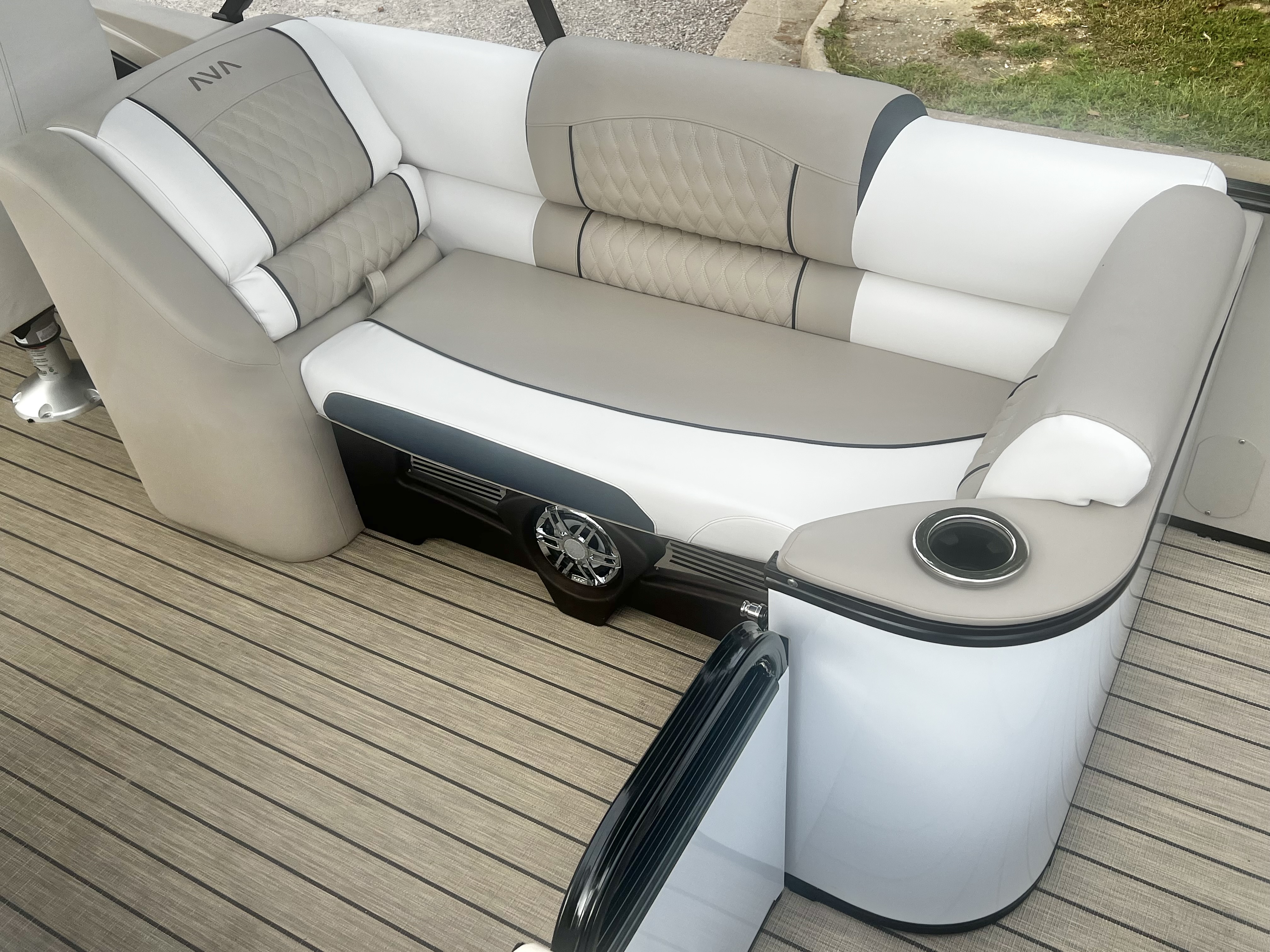 2026 Avalon Catalina 23' Quad Lounge Triple-Toon - IN STOCK