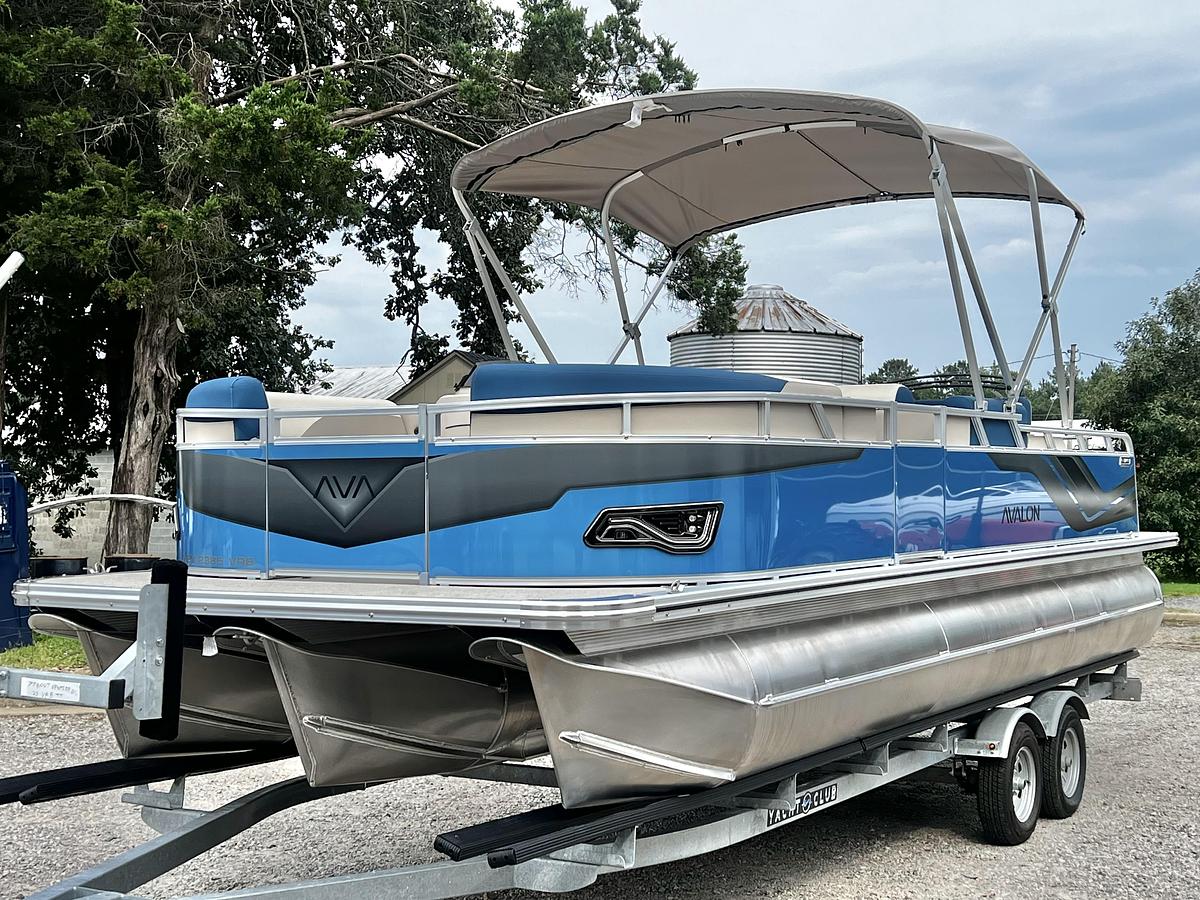 2027 Avalon Venture 85 23' Versatile Rear Bench Triple-Toon