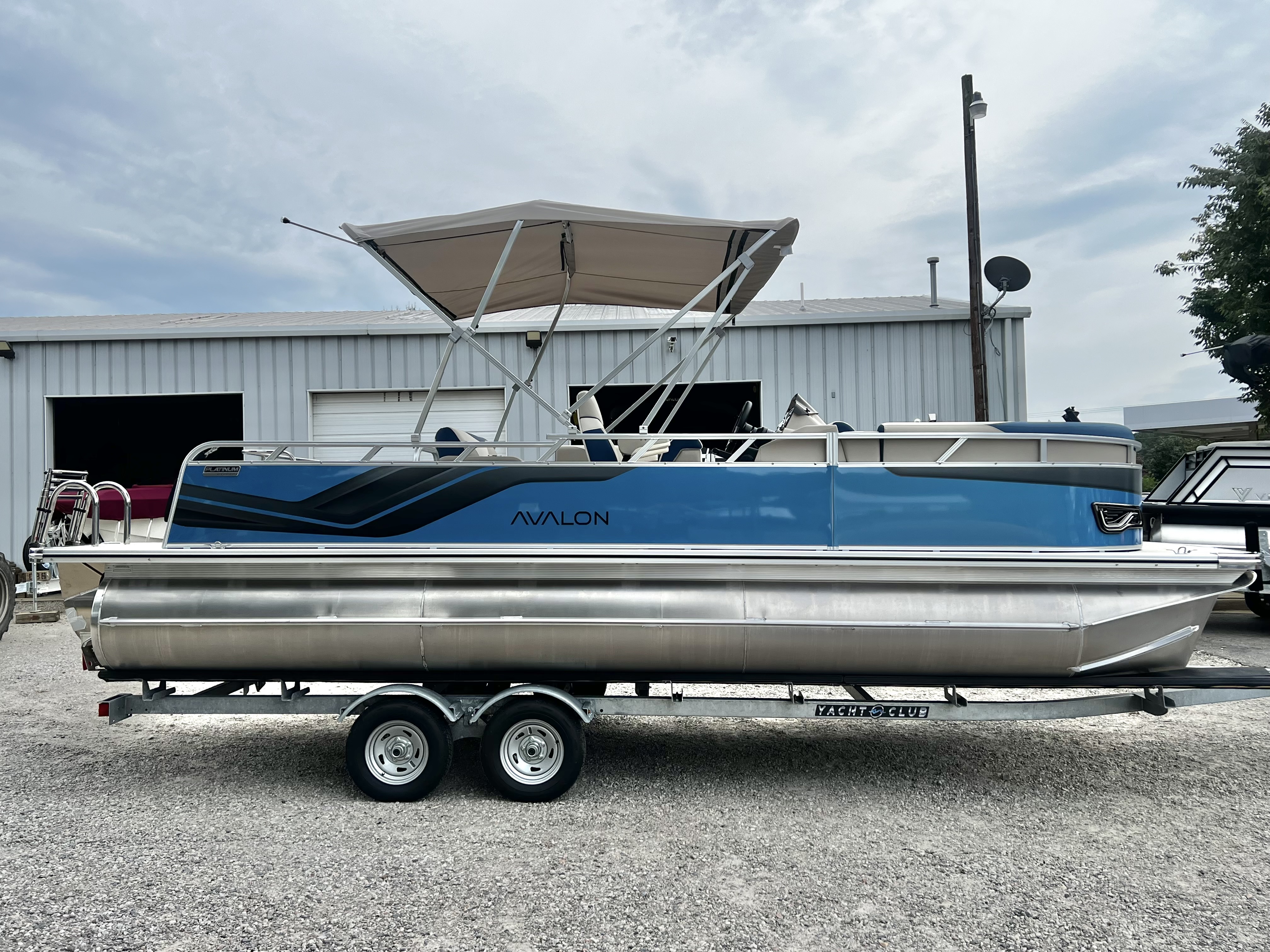 2027 Avalon Venture 85 23' Versatile Rear Bench Triple-Toon