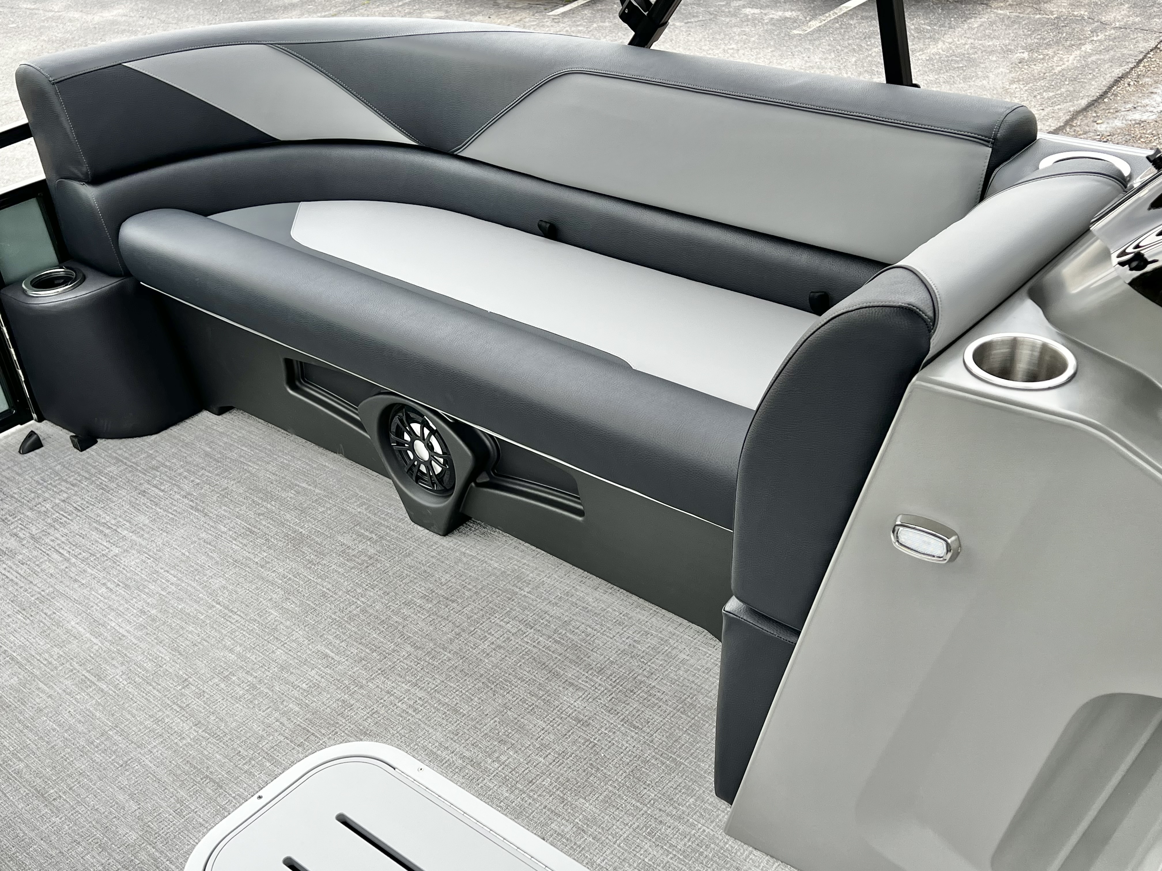 2026 Avalon Venture 85 25' Cruise Rear Bench Triple-Toon - IN STOCK - $78,637
