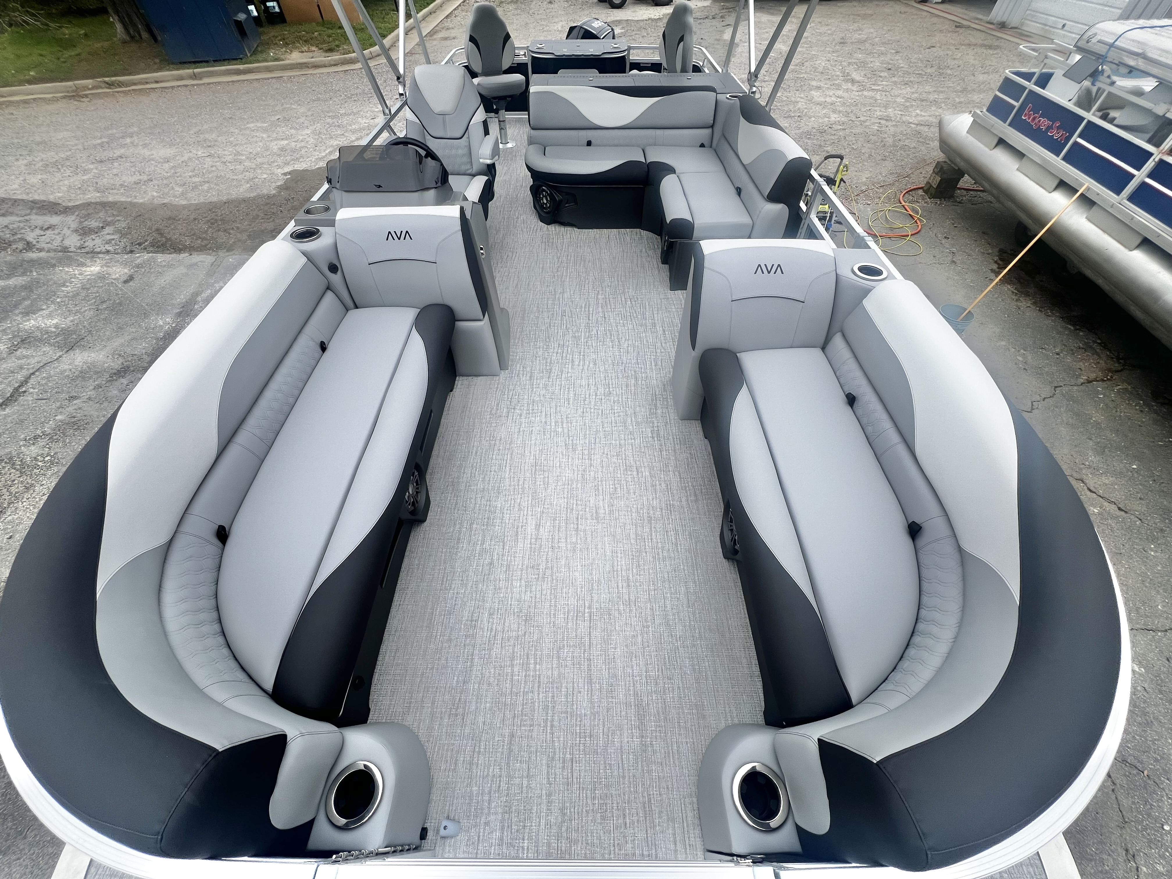 2026 Avalon Venture 85 23' Rear Fish Triple-Toon - IN STOCK