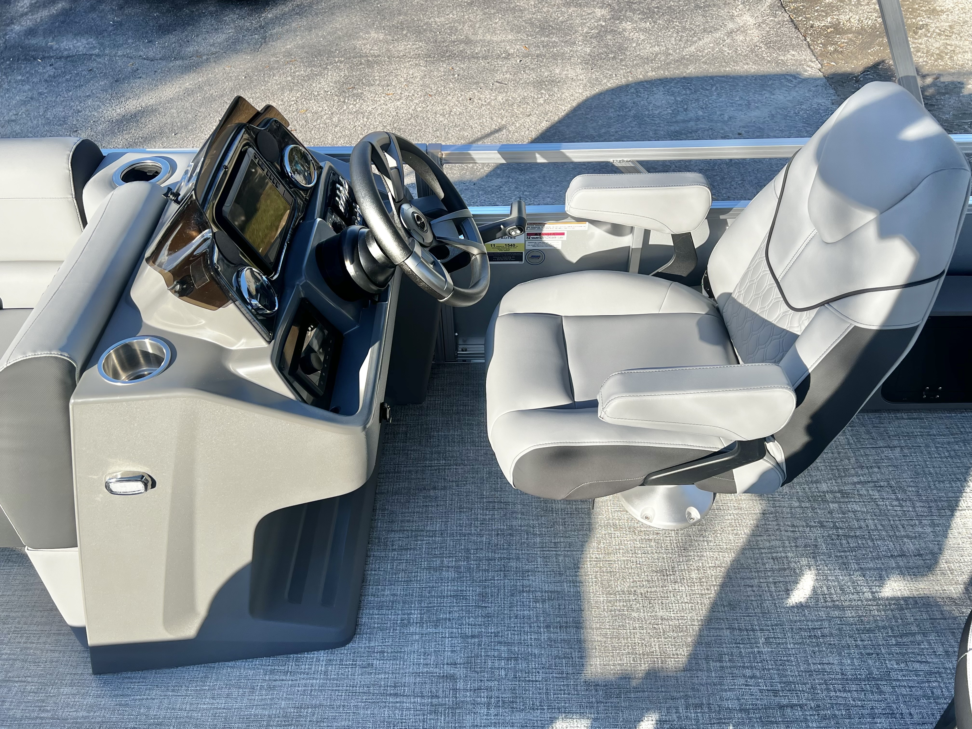 2026 Avalon Venture 85 23' Rear Fish - IN STOCK