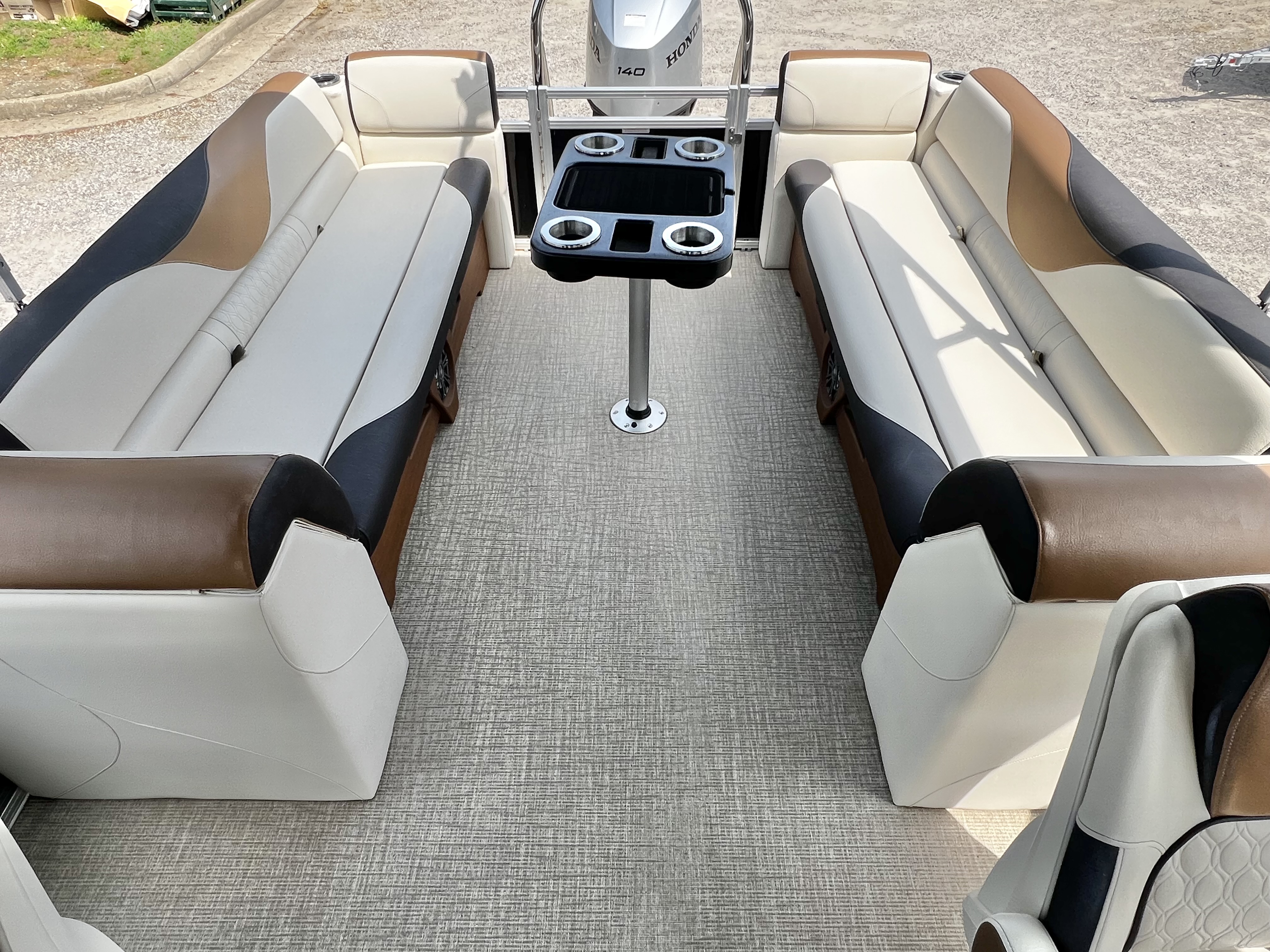 Used 2023 Avalon Venture 85 25' Quad Lounge