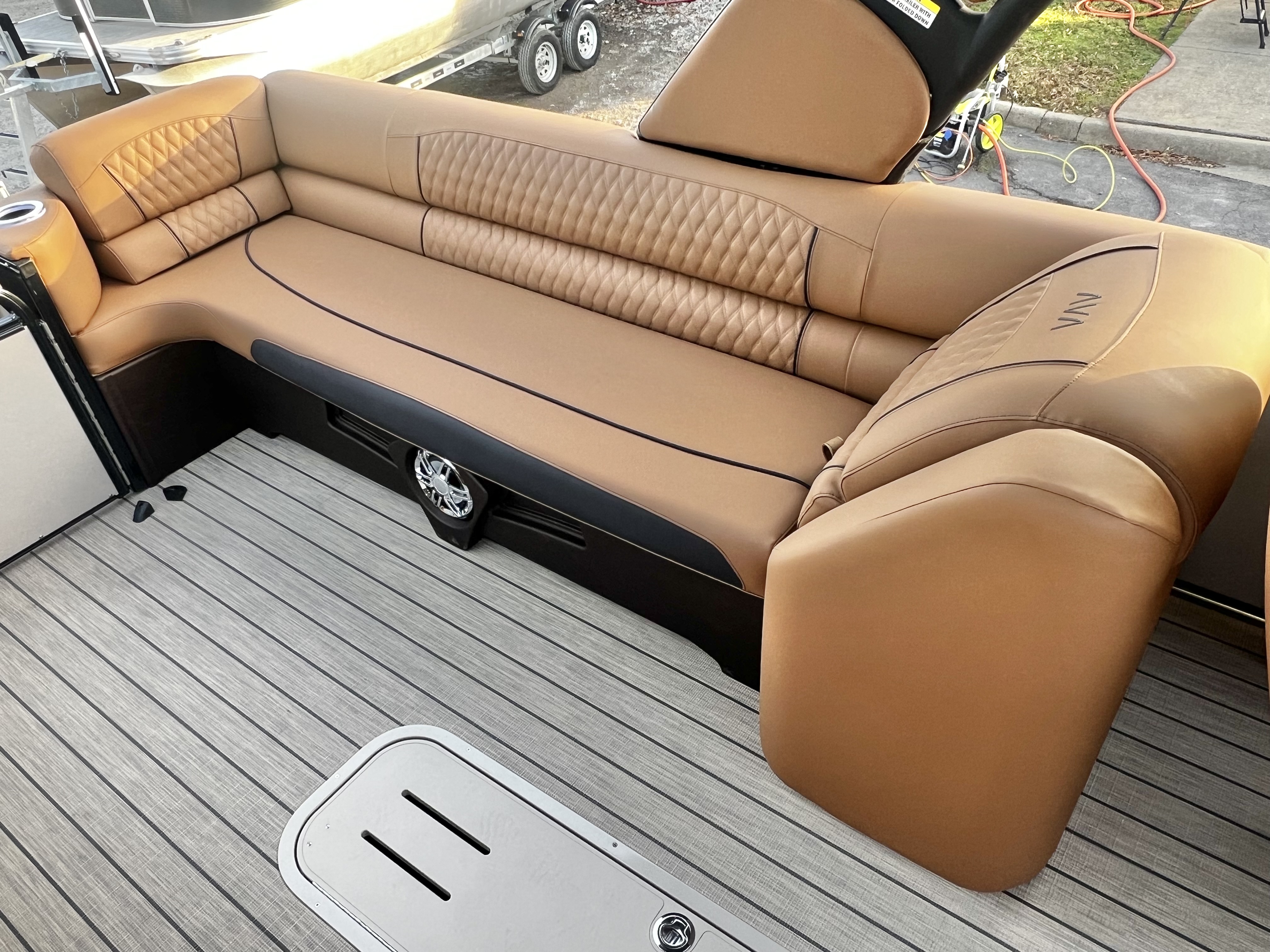 2026 Avalon Catalina 25' Quad Lounge Windshield Triple-Toon - IN STOCK - $123,990